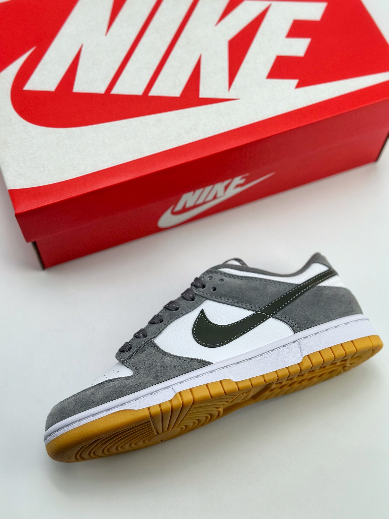 160 NIKE SB Dunk Low "Grey Gum" 白灰生胶 FV0389-100