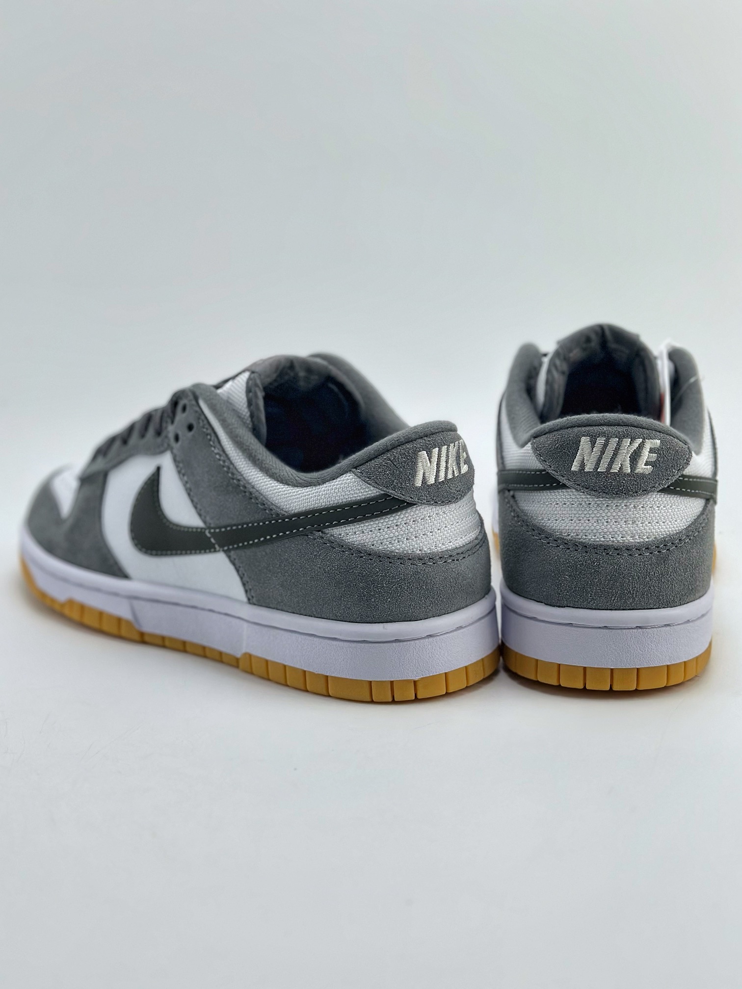 160 NIKE SB Dunk Low "Grey Gum" 白灰生胶 FV0389-100