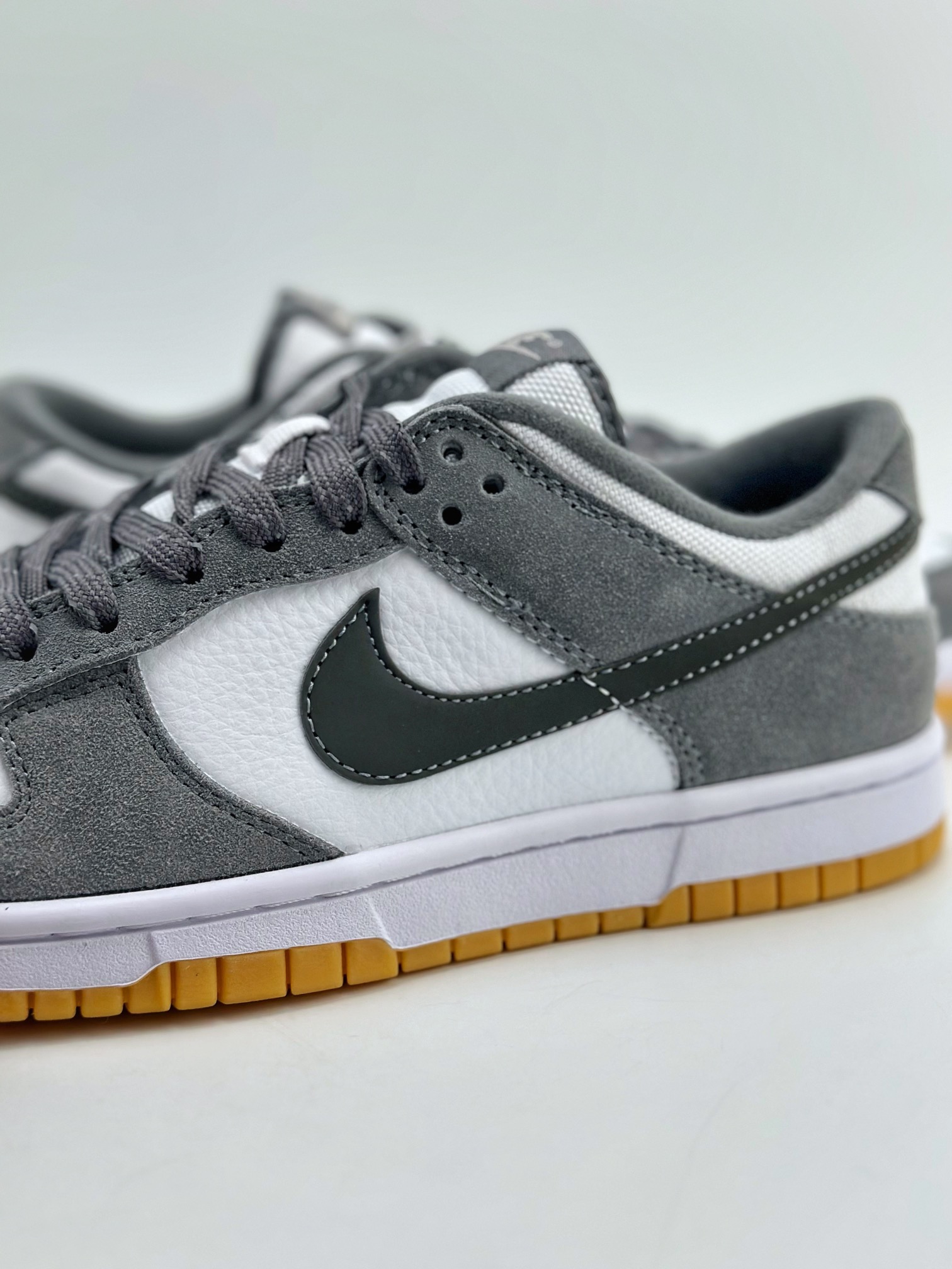 160 NIKE SB Dunk Low "Grey Gum" 白灰生胶 FV0389-100