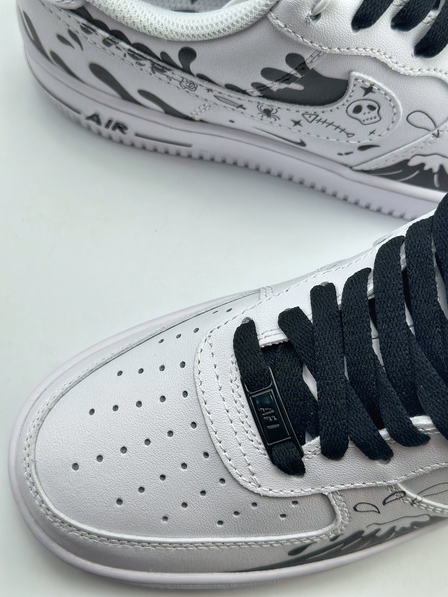 260 Nike Air Force 1 Low 07 涂鸦白黑 AM0703-121