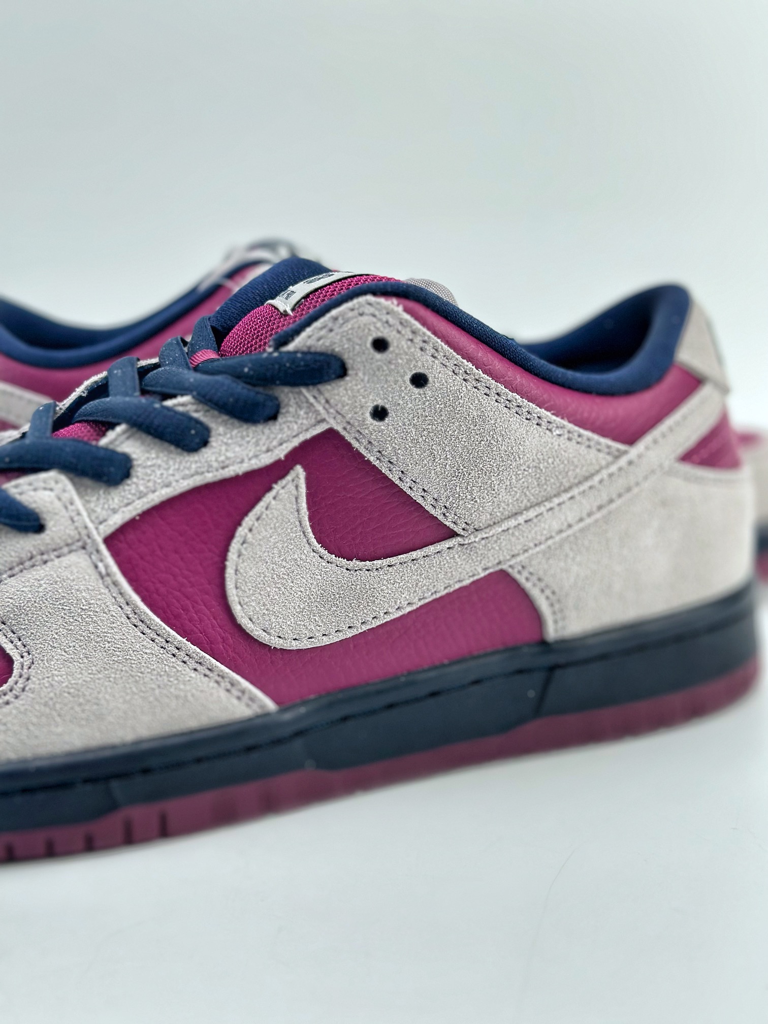 NIKE SB Dunk Low True Berry Bordeaux BQ6817-001