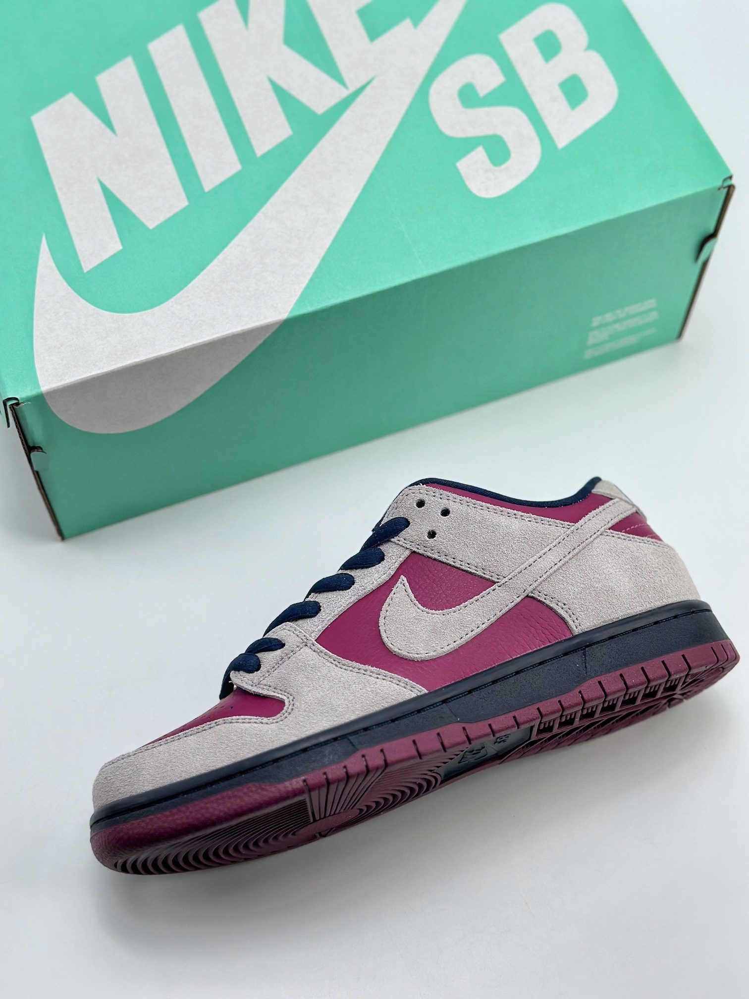 NIKE SB Dunk Low True Berry Bordeaux BQ6817-001