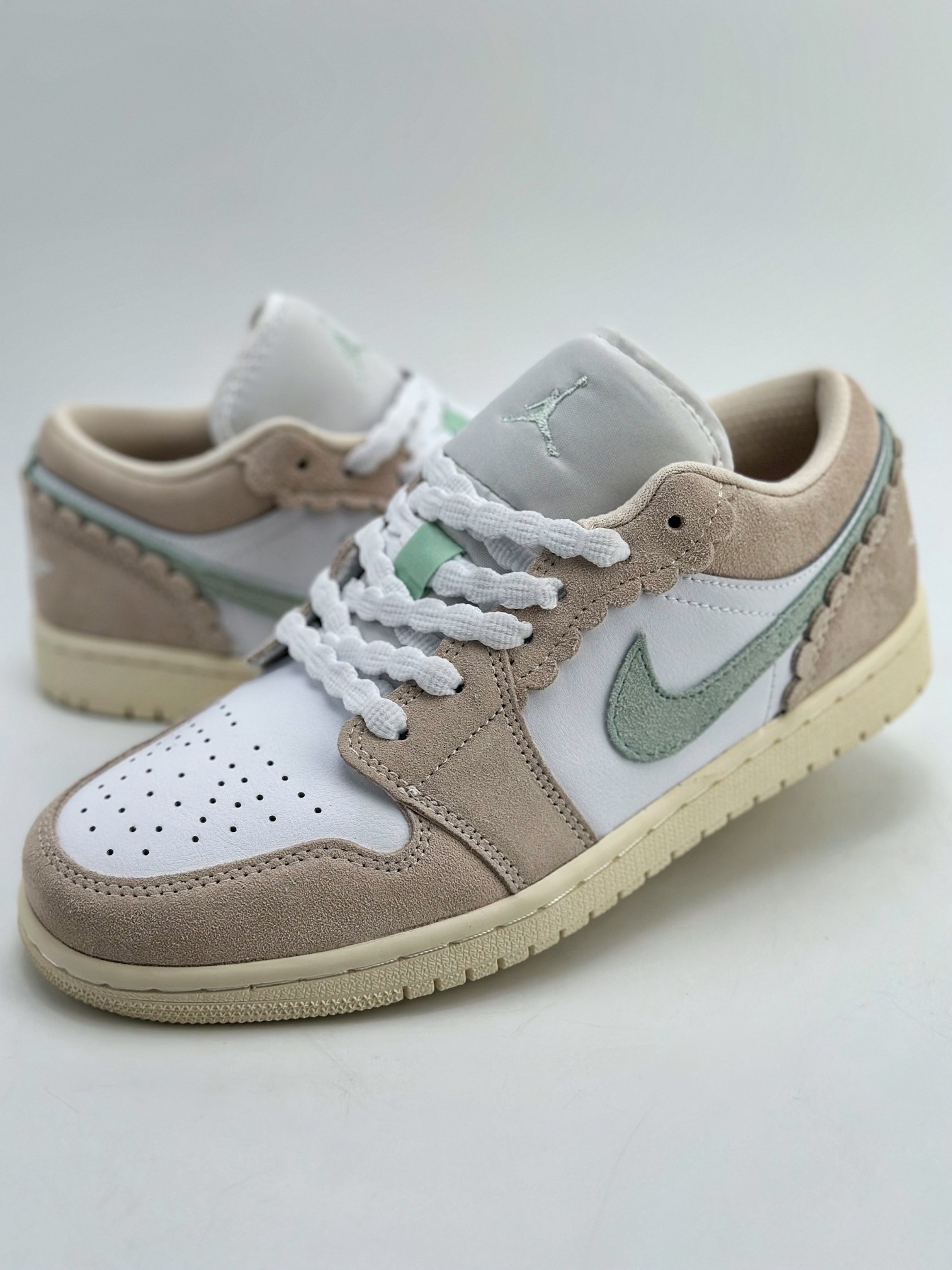 200 Air Jordan 1 Low SE 粉白 DZ5356-800