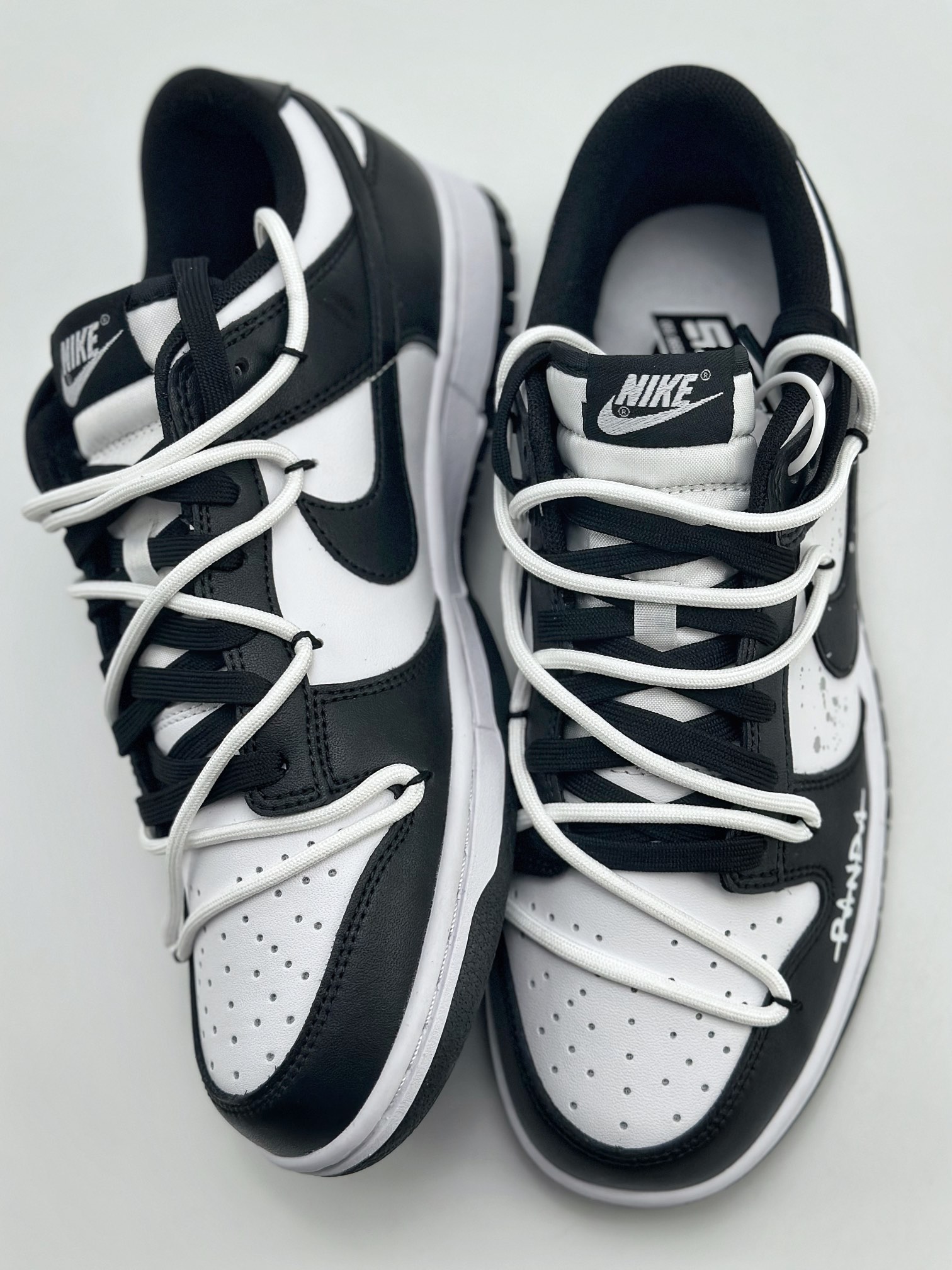 220 NIKE SB Dunk Low 栗子 黑白 出品 CW1590-100