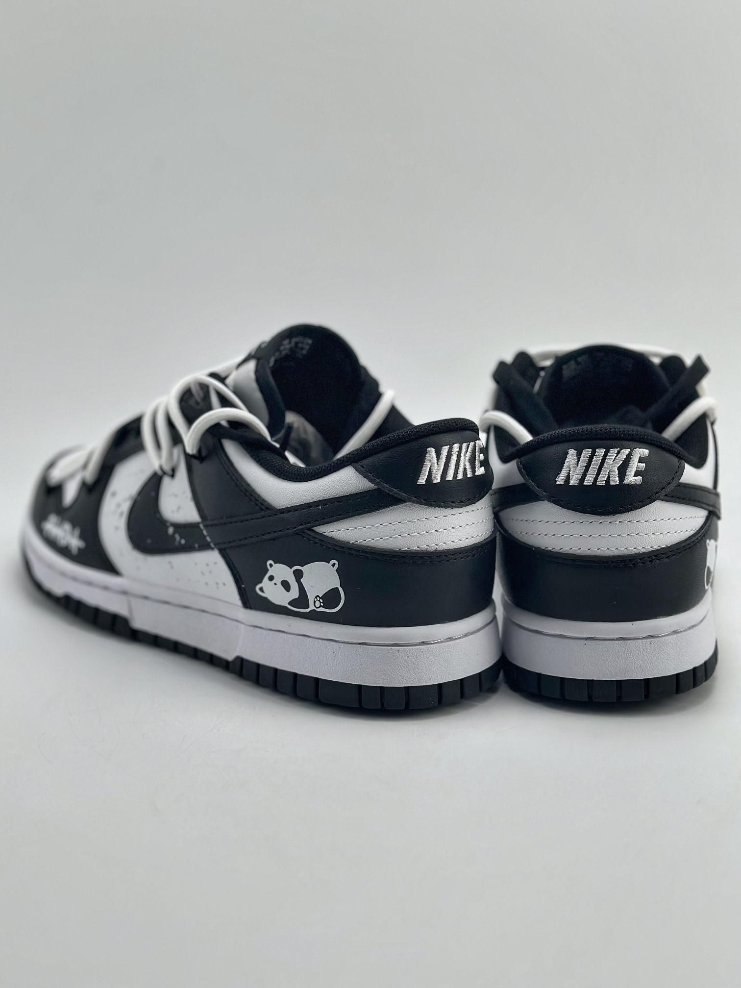 220 NIKE SB Dunk Low 栗子 黑白 出品 CW1590-100