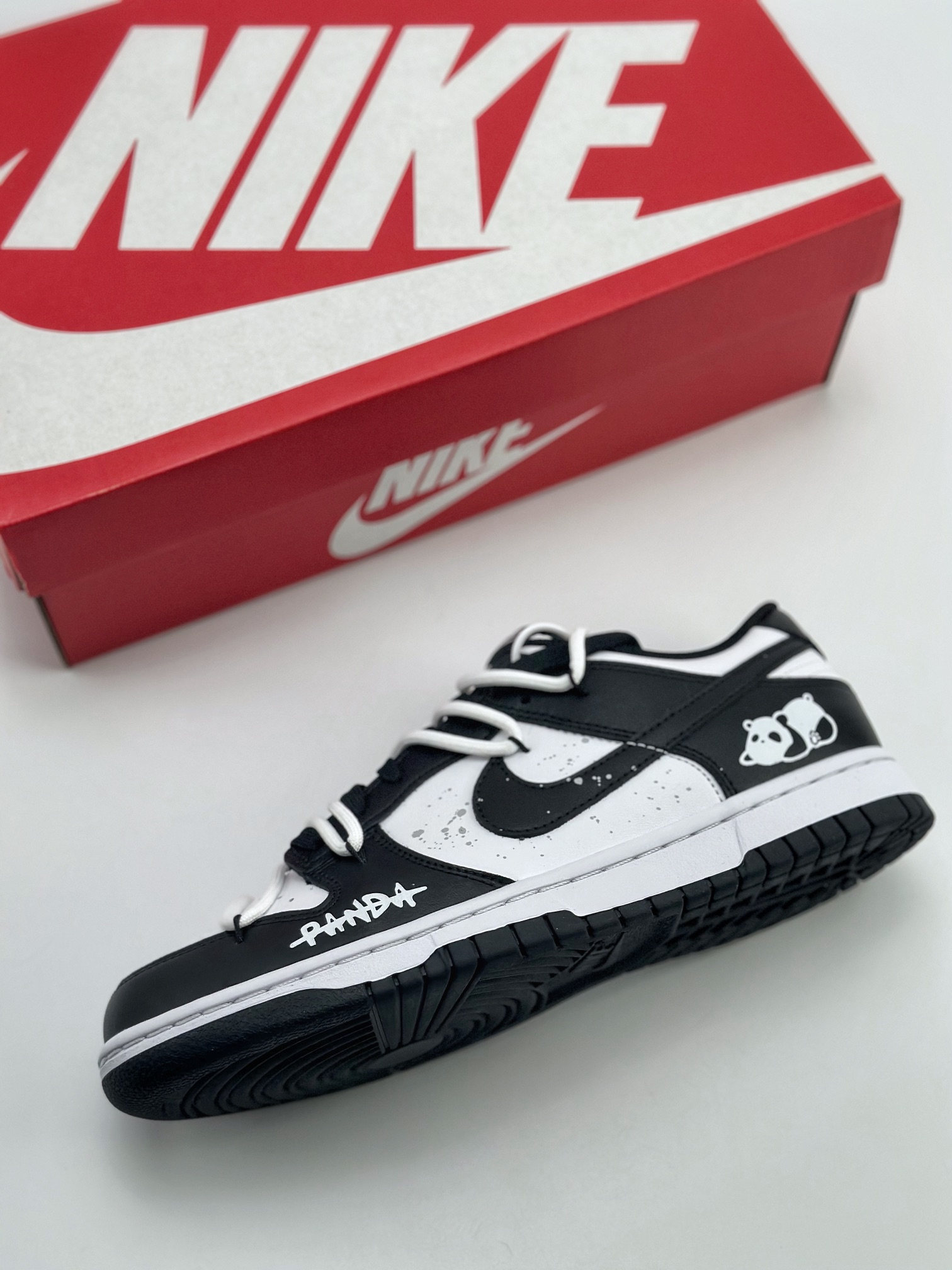 220 NIKE SB Dunk Low 栗子 黑白 出品 CW1590-100