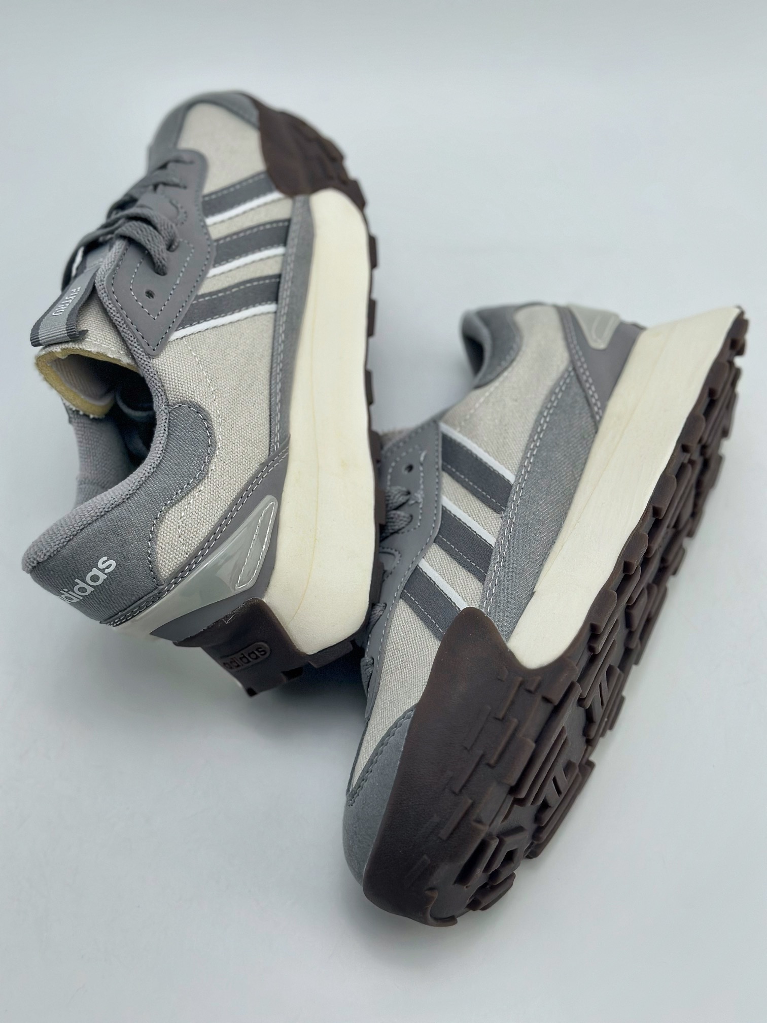 140 Adidas Futro Mixr NEO 潮流复古FM碰碰鞋  HQ4583