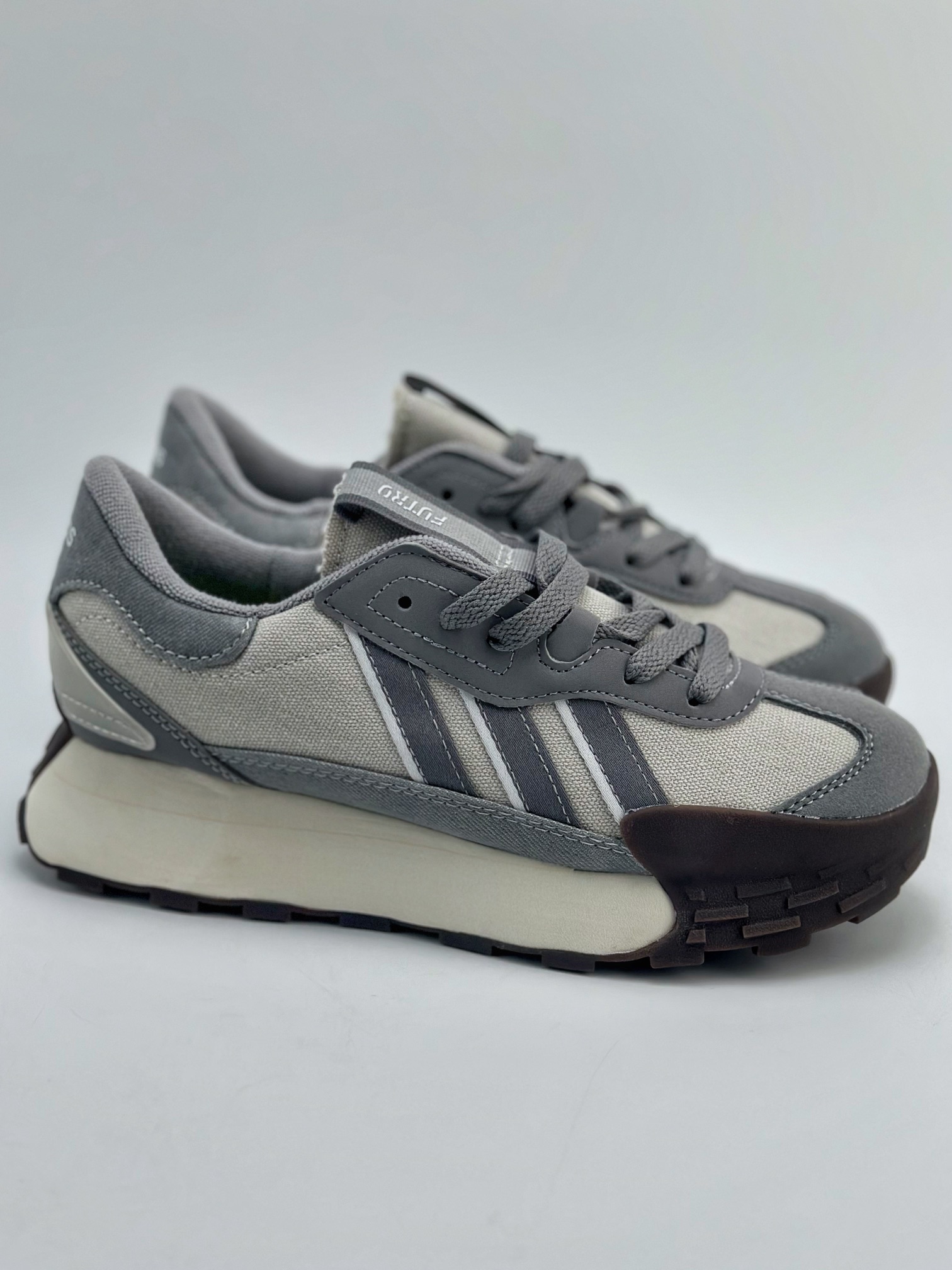 140 Adidas Futro Mixr NEO 潮流复古FM碰碰鞋  HQ4583