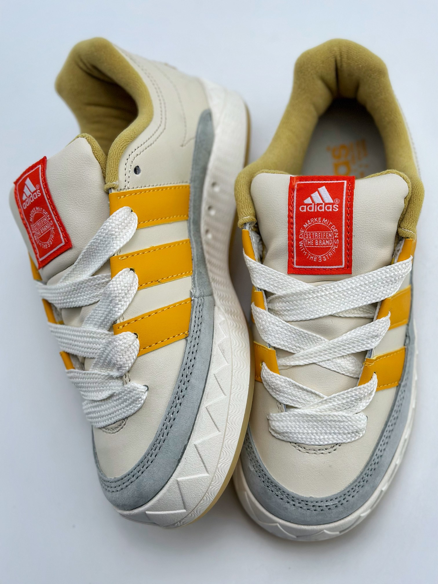 150 Adidas Originals Adimatic Yunk Low 马蒂奇系列低帮复古鲨鱼面包休闲运动滑板鞋 IF1589