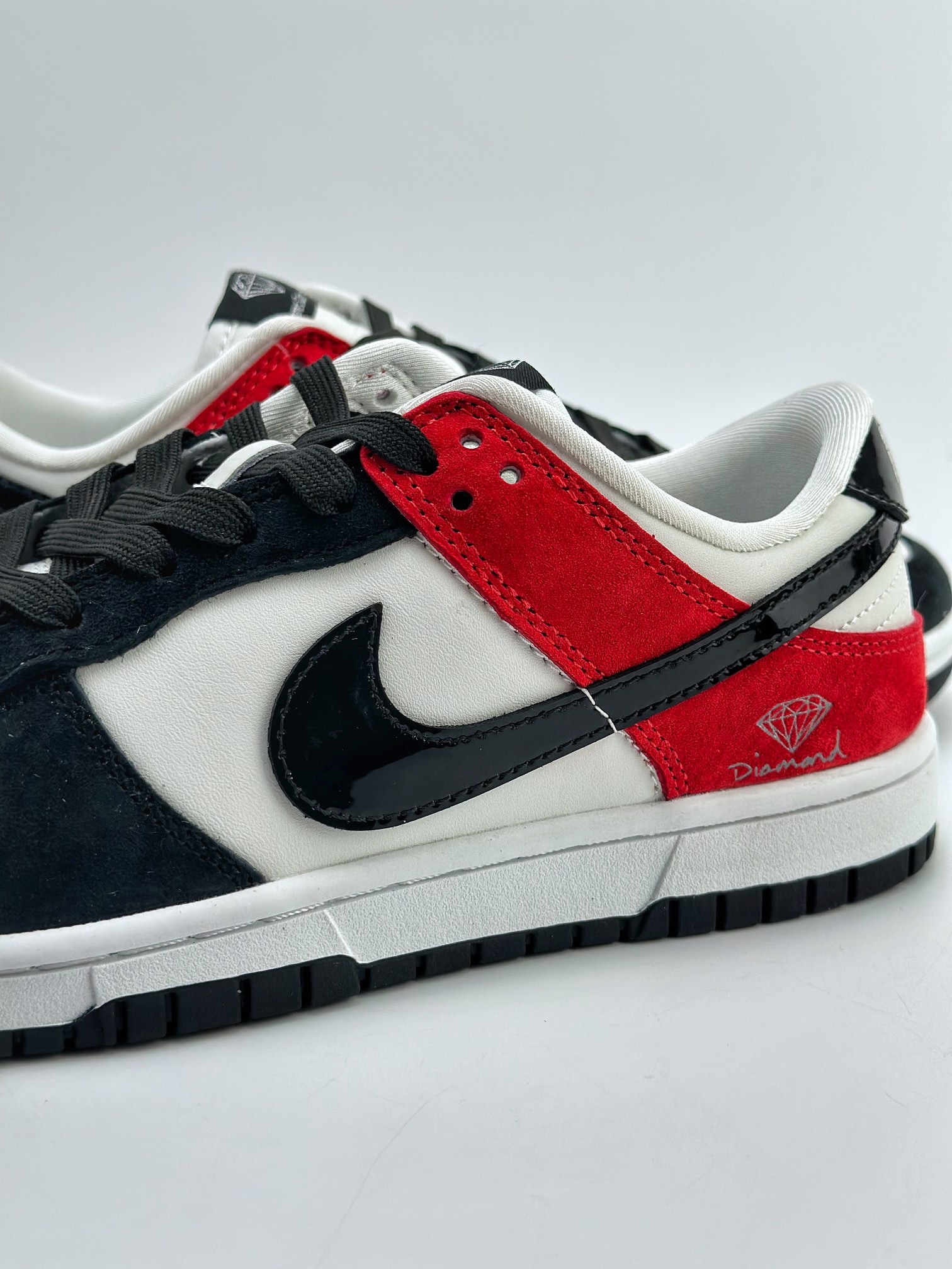 280 Nike SB Dunk Low 钻石联名 黑白红 FC1688-124