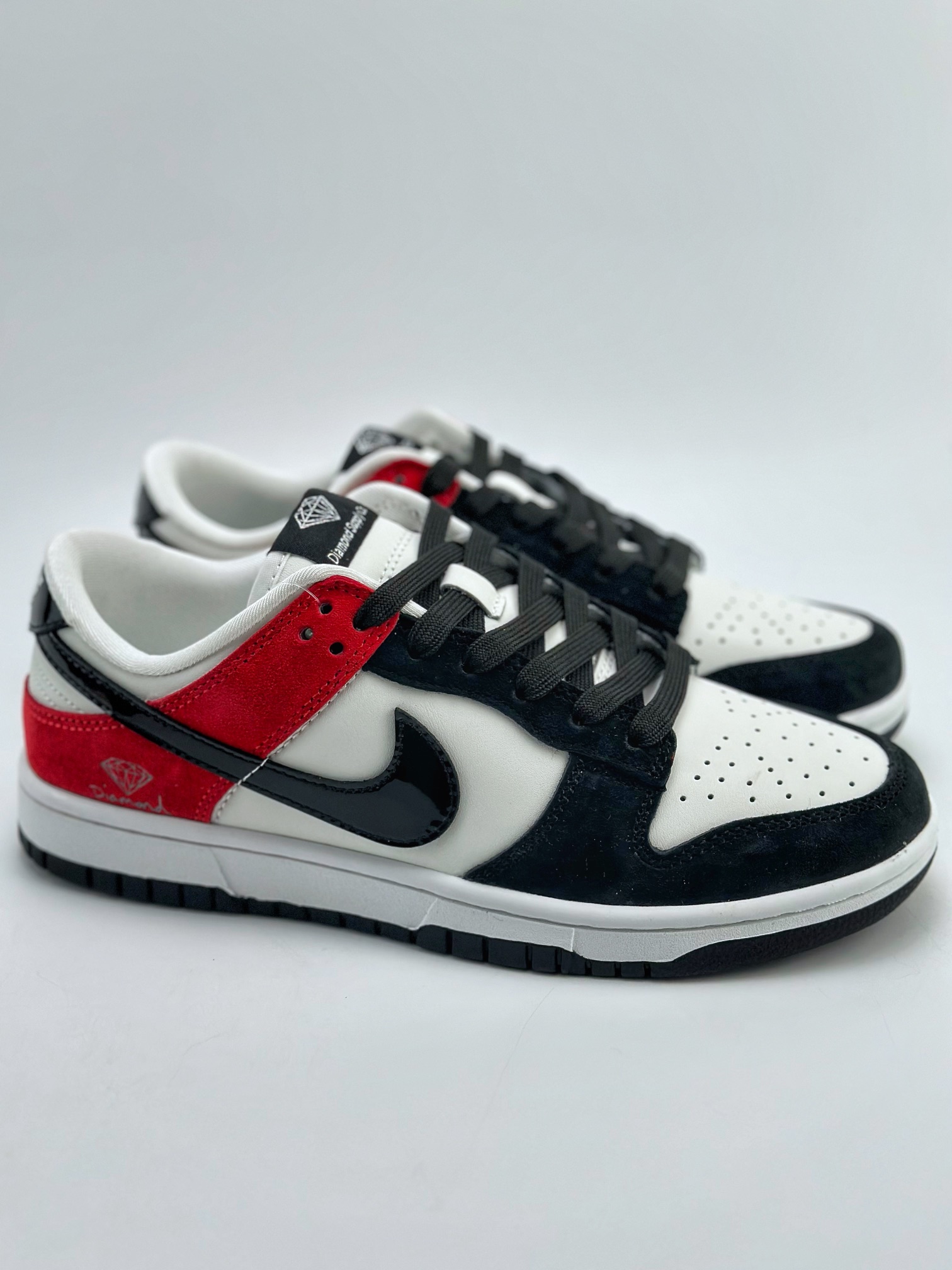 280 Nike SB Dunk Low 钻石联名 黑白红 FC1688-124