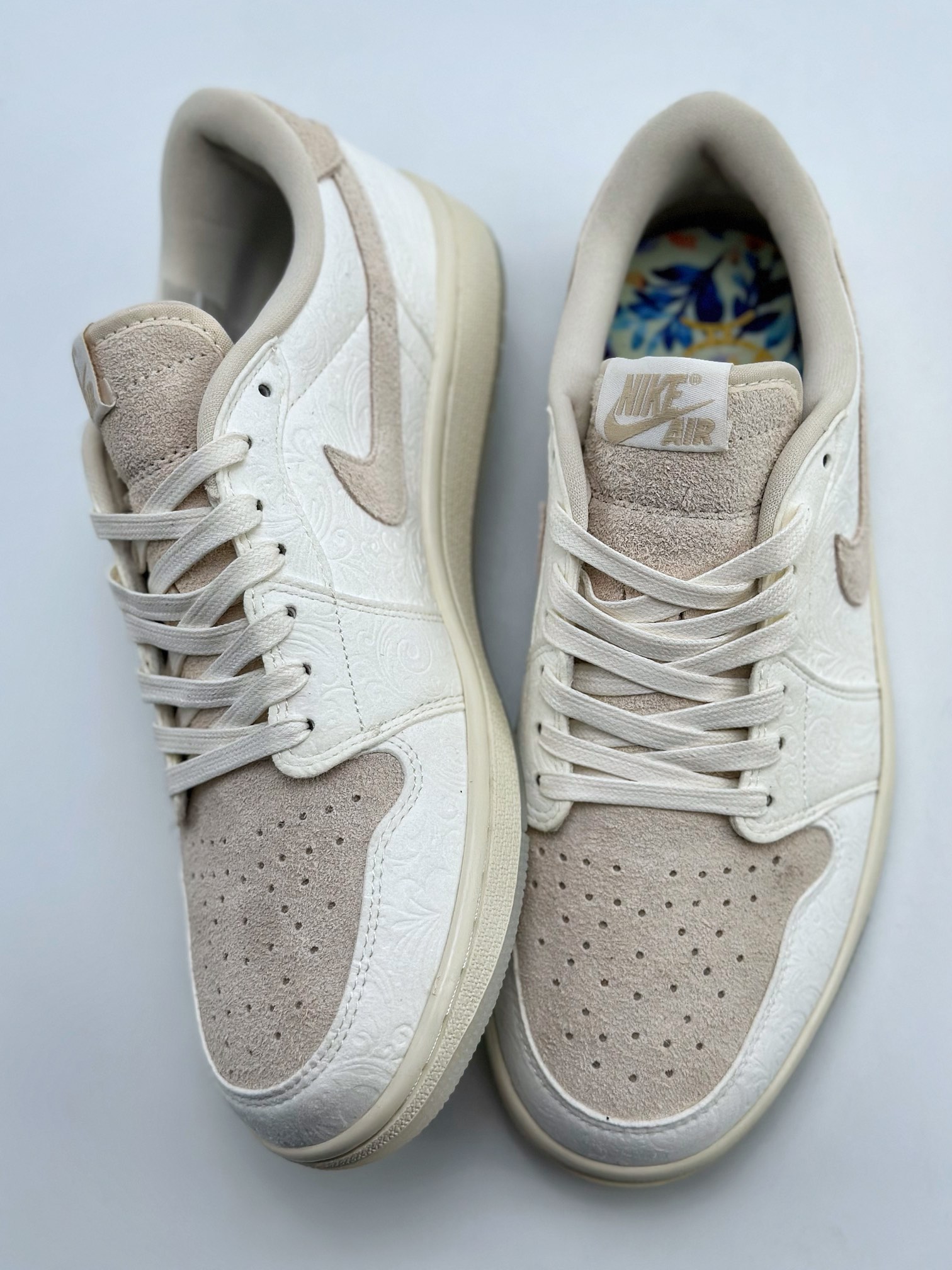 200 Air Jordan 1 Low OG x Chris Paul "Light Cream and Sail" 浮雕白 FZ0455-200