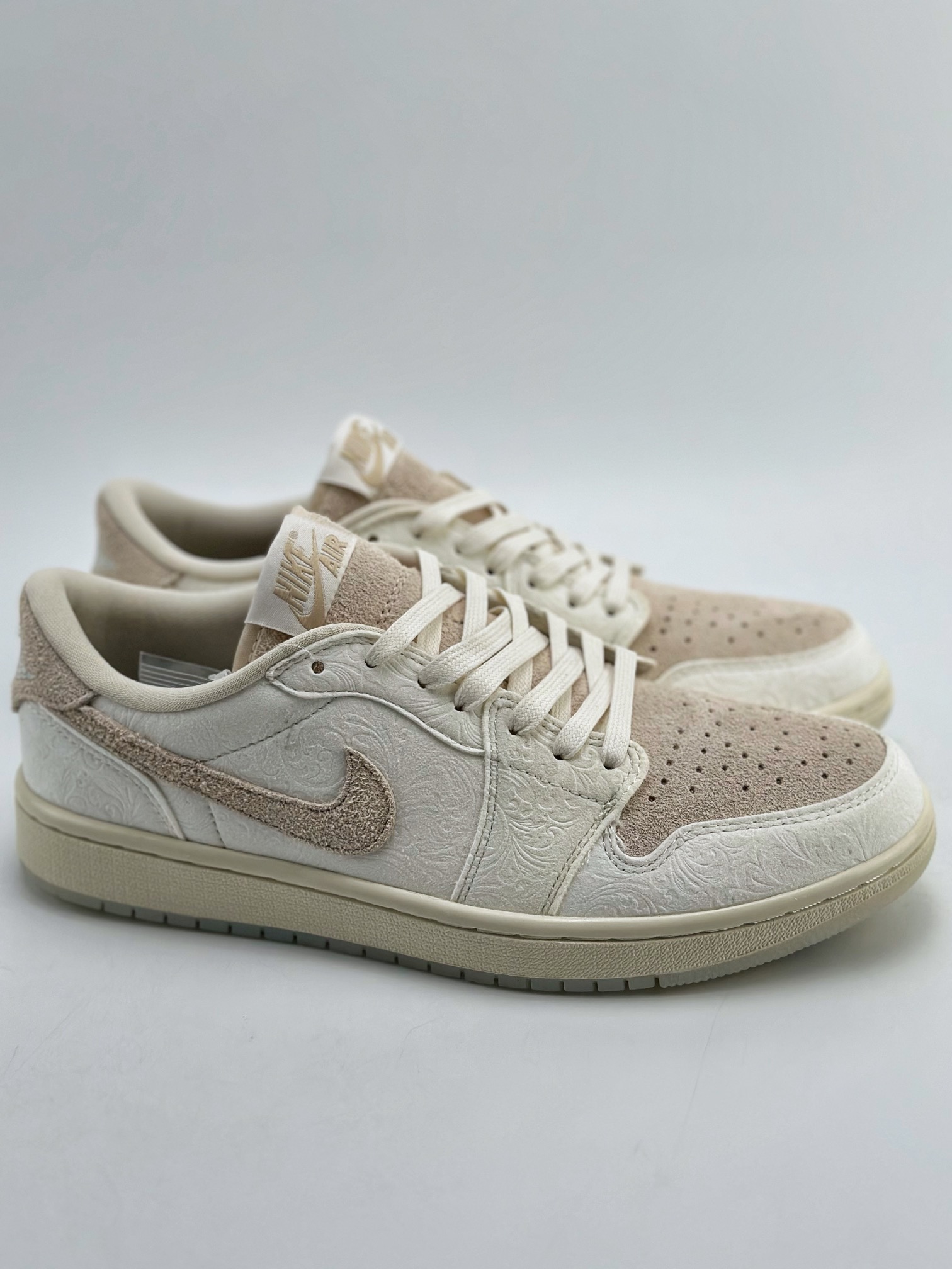 200 Air Jordan 1 Low OG x Chris Paul "Light Cream and Sail" 浮雕白 FZ0455-200