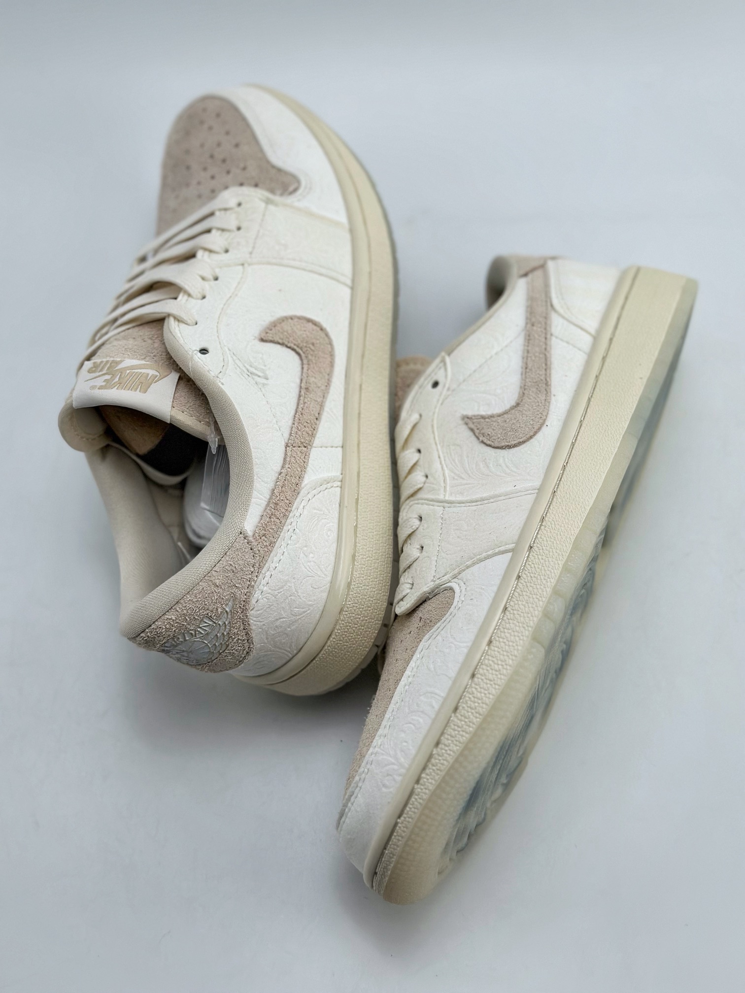 200 Air Jordan 1 Low OG x Chris Paul "Light Cream and Sail" 浮雕白 FZ0455-200