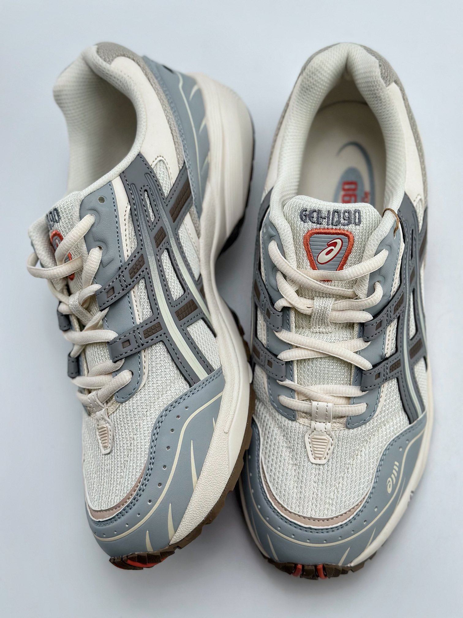 180 亚瑟士/ASICS Tiger GEL-1090系列 1203A243-021