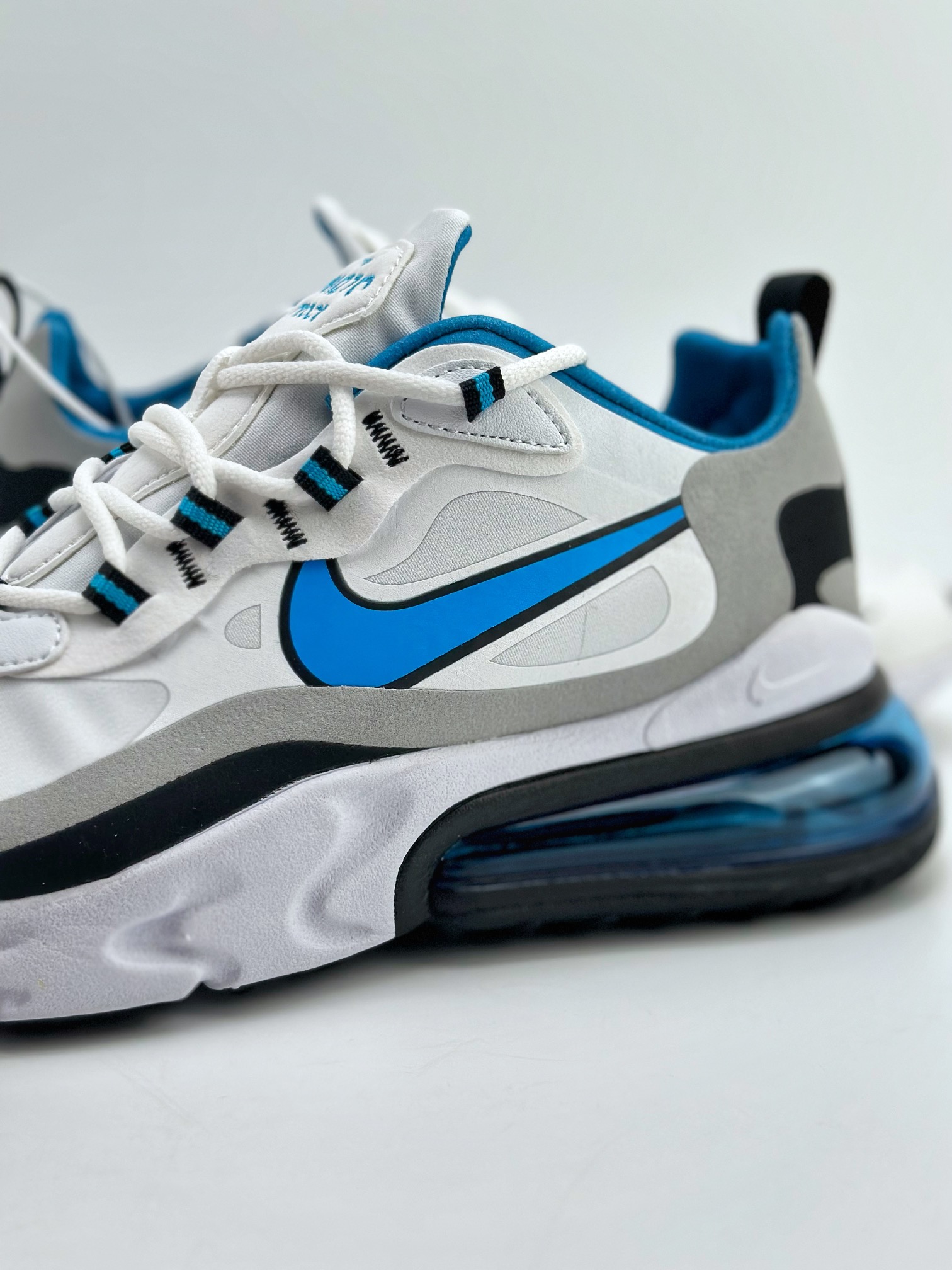 Air Max 270 REACT White, Black and Blue Official Website Strong Operation Main Push CT1280-101