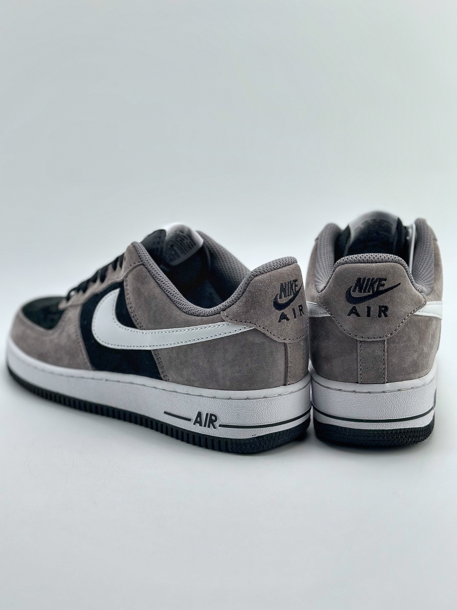 240 Nike Air Force 1 Low 07 黑白深灰