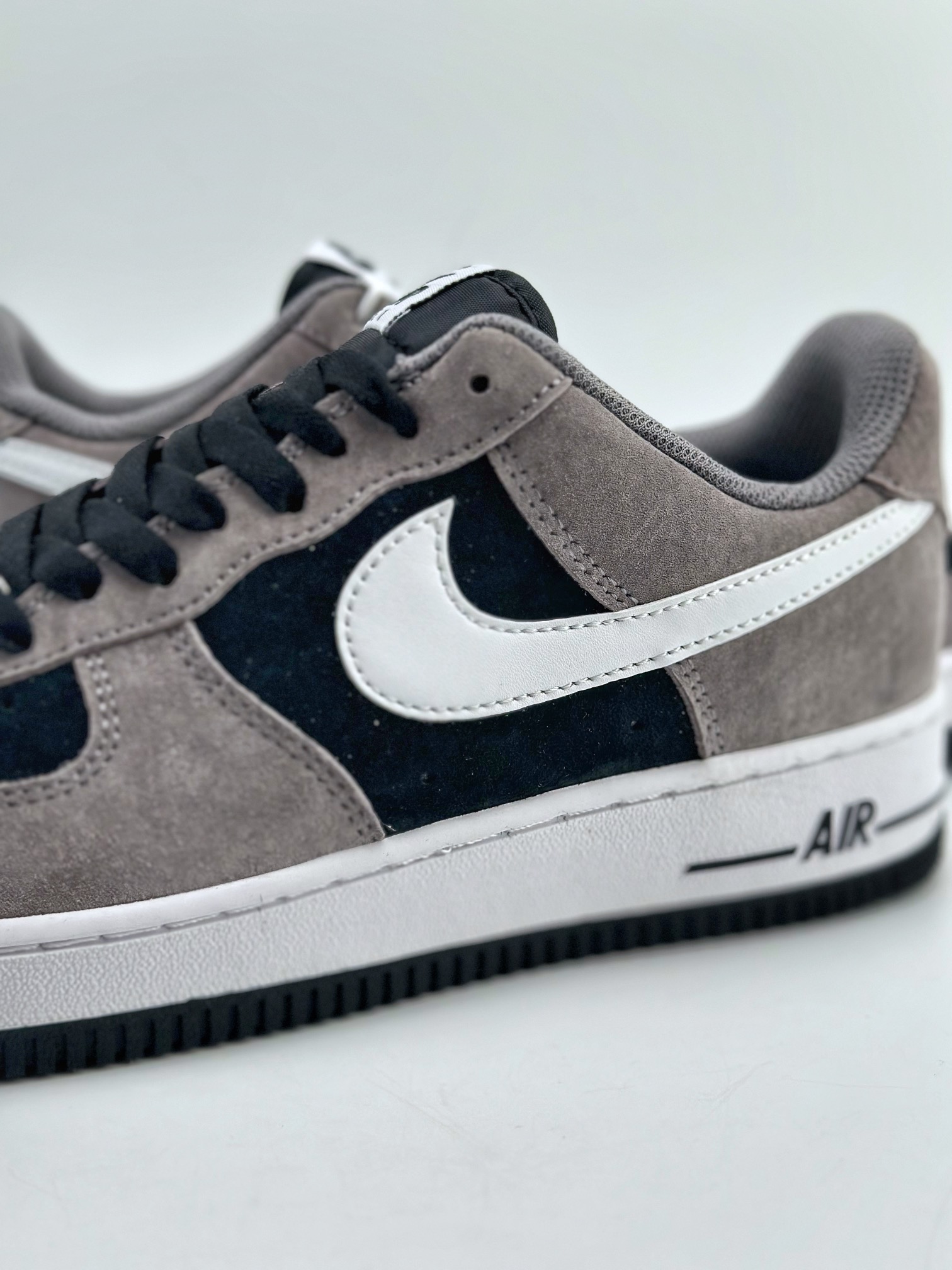 240 Nike Air Force 1 Low 07 黑白深灰