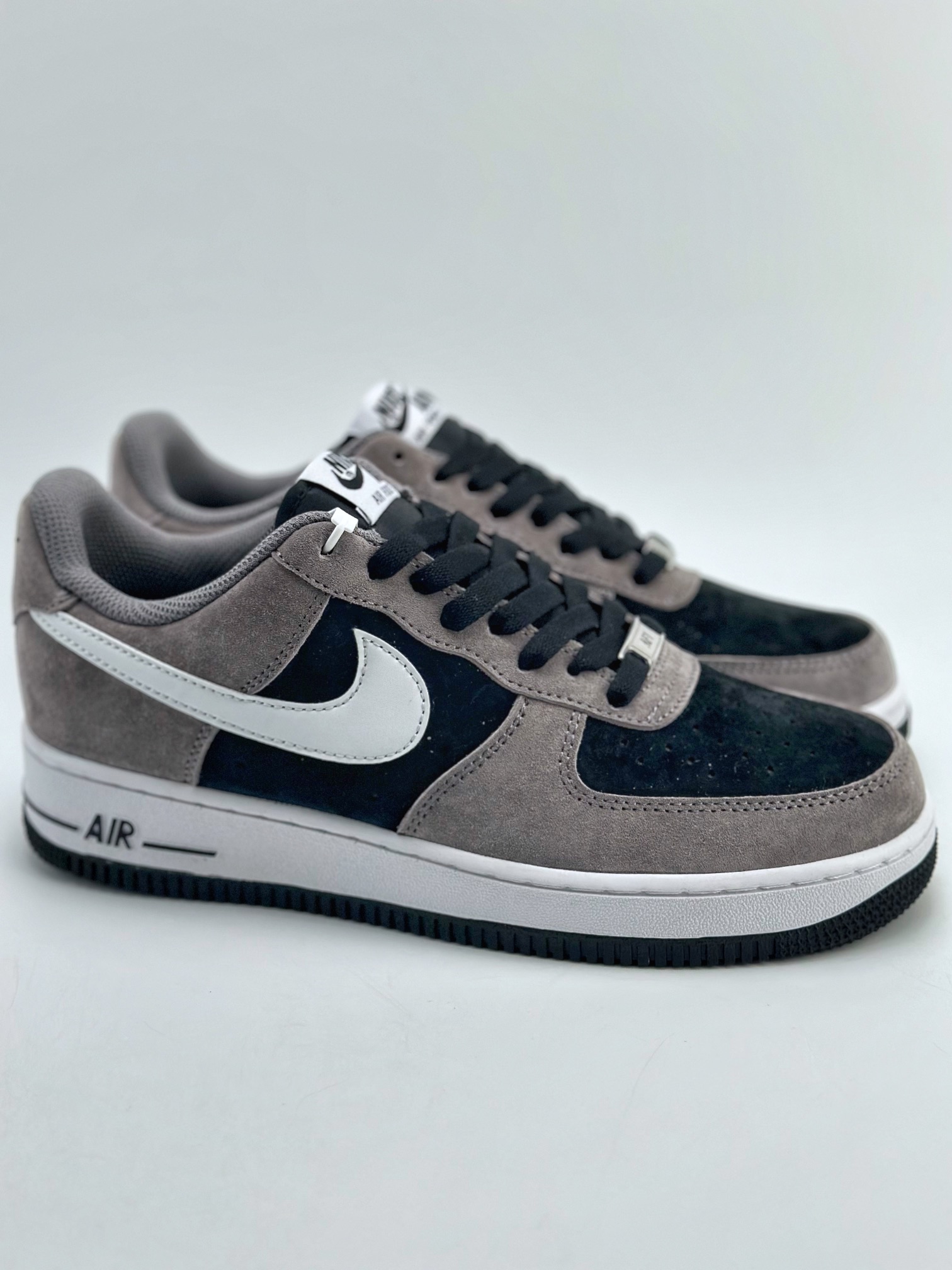 240 Nike Air Force 1 Low 07 黑白深灰