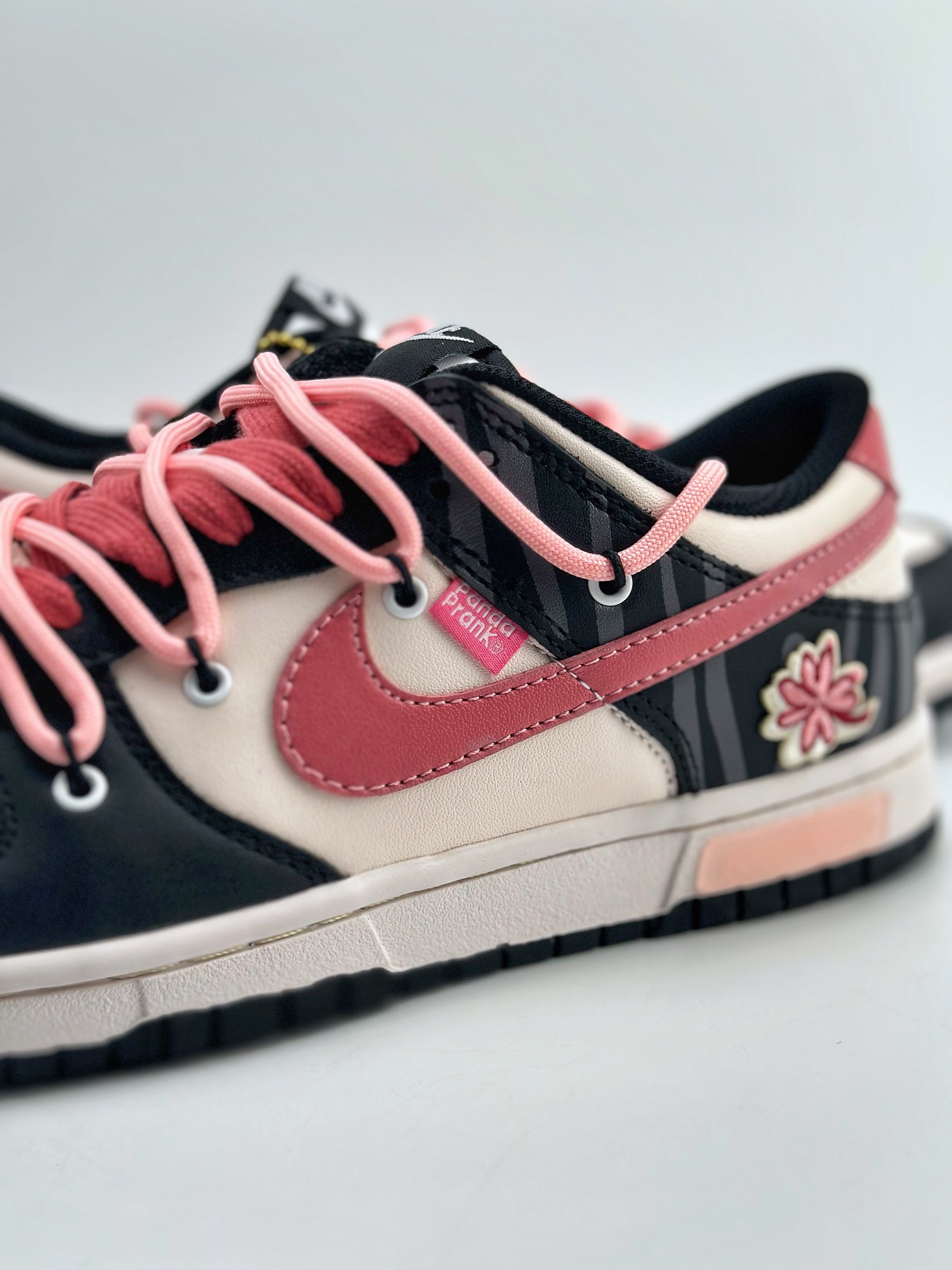 Nike SB Dunk Low Panda Prank Strawberry Oreo CW1590-100