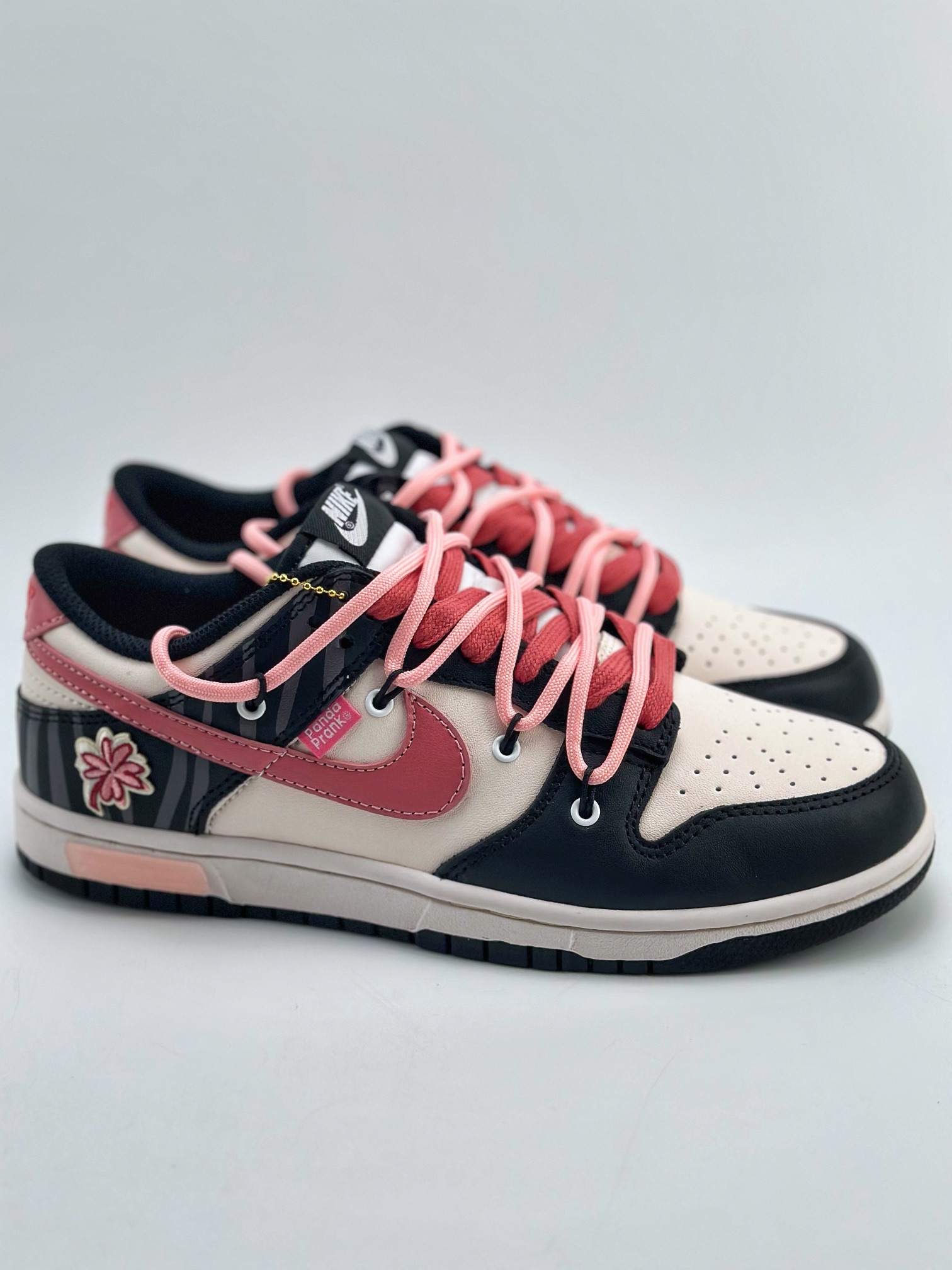 Nike SB Dunk Low Panda Prank Strawberry Oreo CW1590-100