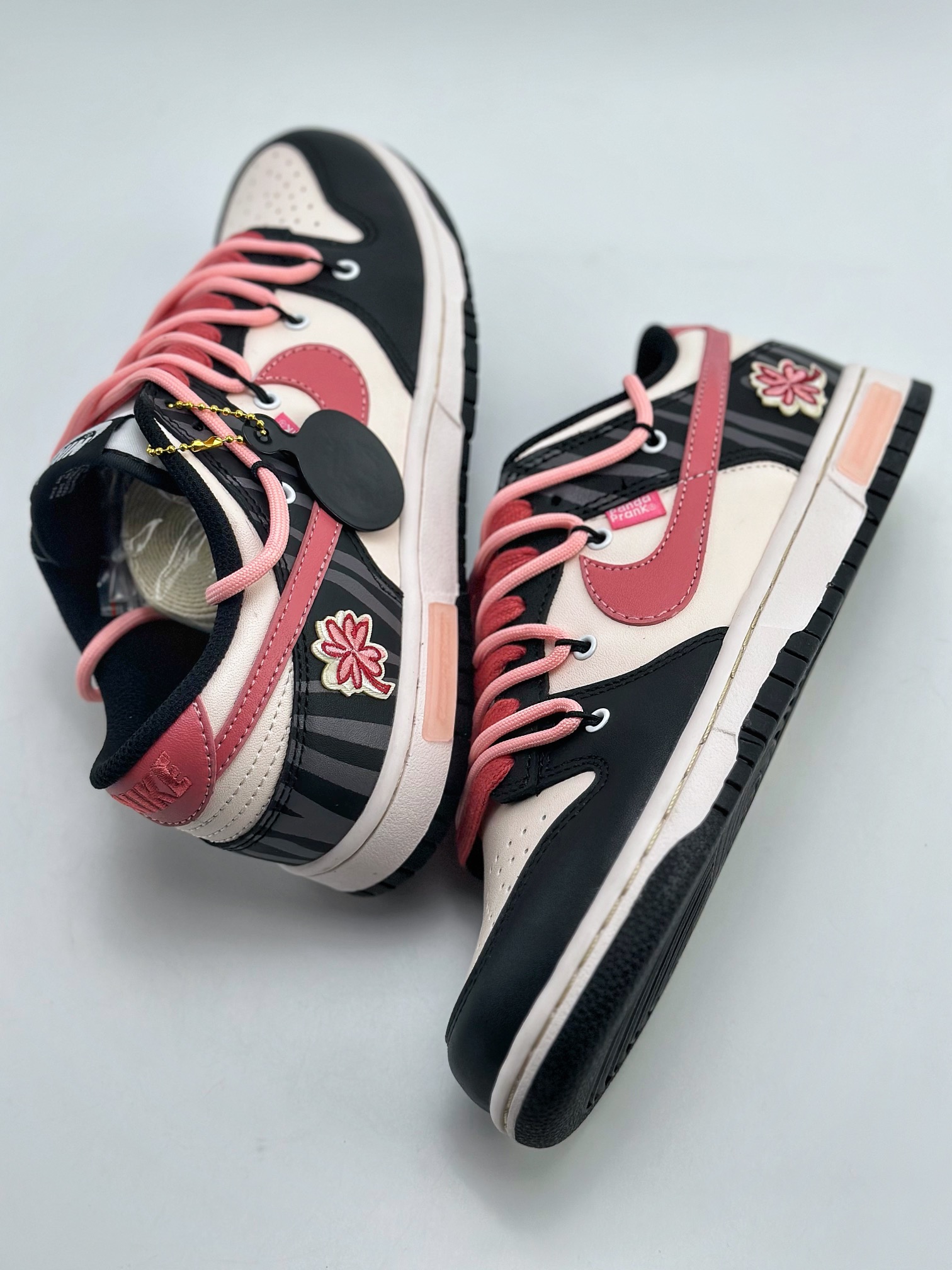 Nike SB Dunk Low Panda Prank Strawberry Oreo CW1590-100