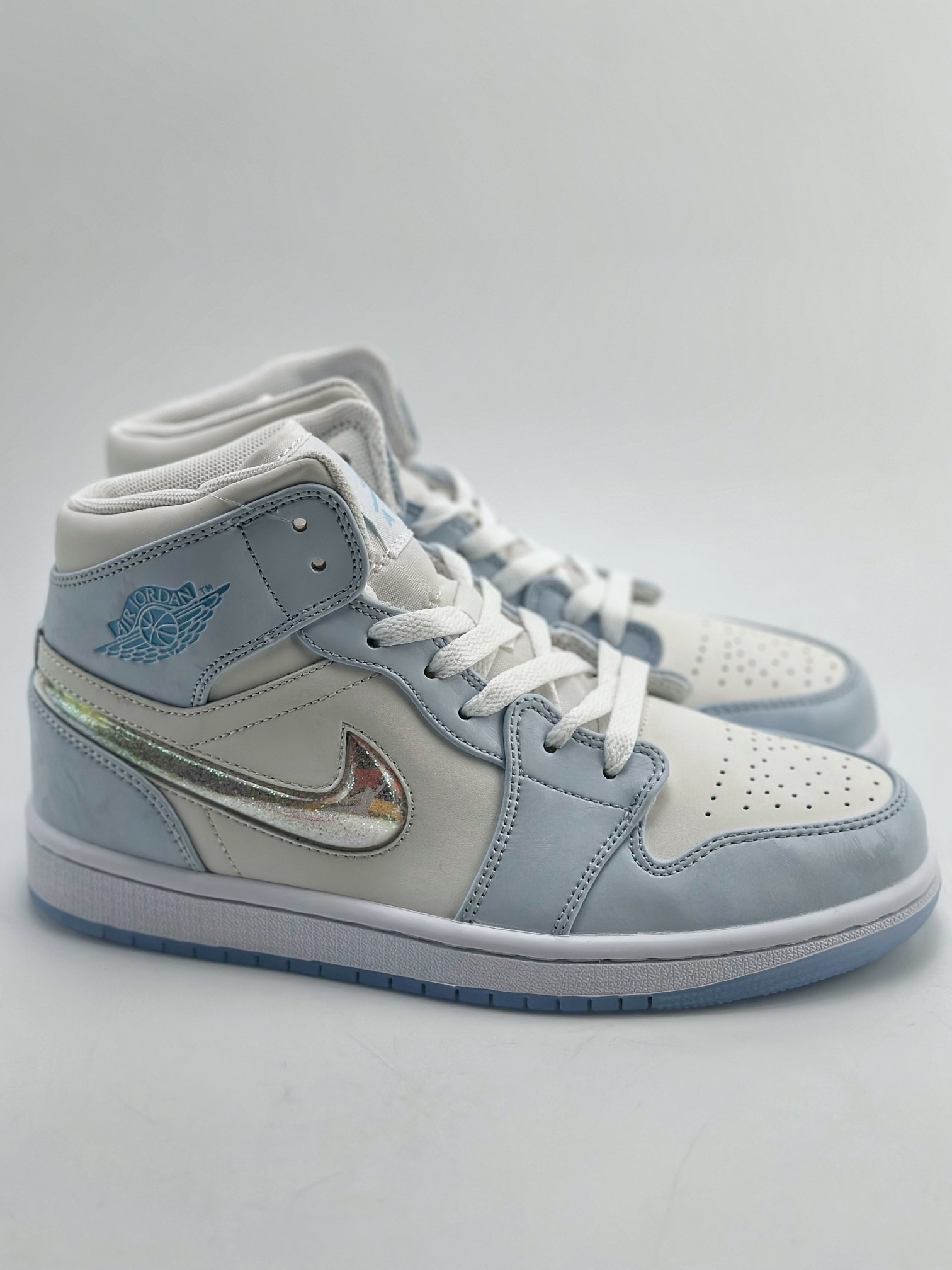 220 Air Jordan 1 Mid SE ”Sean Cliver” 冰雪奇缘 FQ9117-400