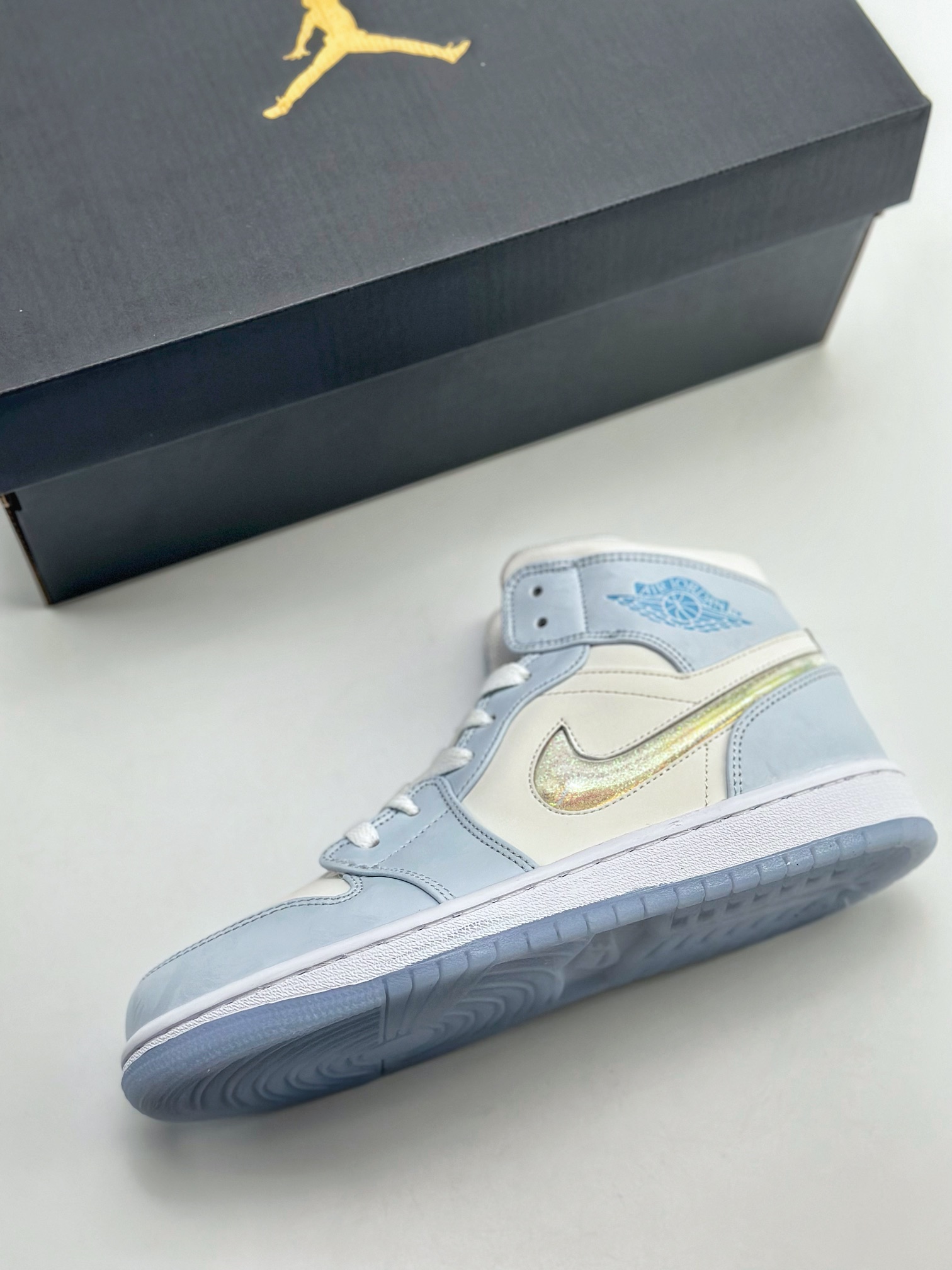 220 Air Jordan 1 Mid SE ”Sean Cliver” 冰雪奇缘 FQ9117-400