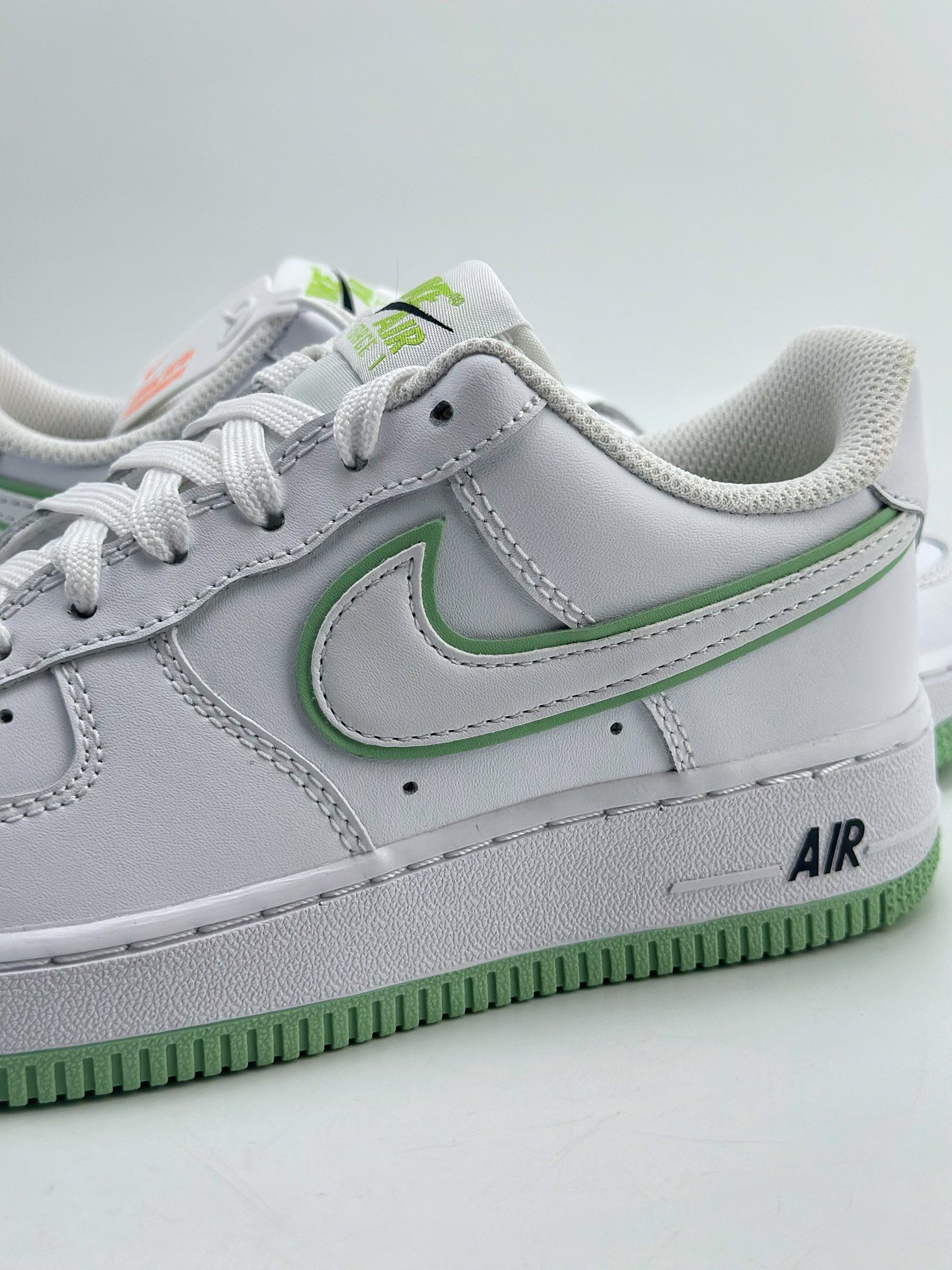 200 Nike Air Force 1 Low 07 白草绿 CT3839-108