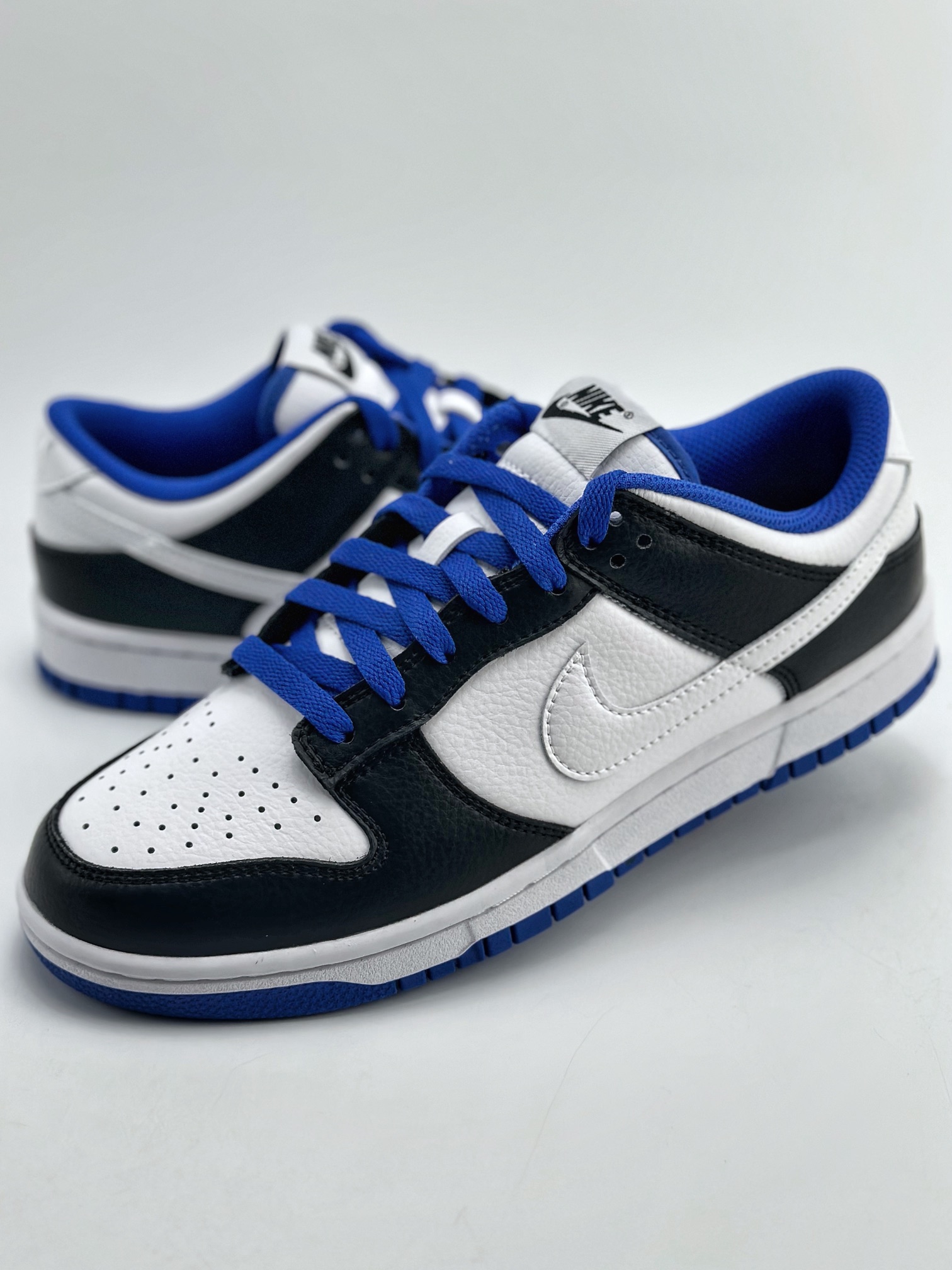 150 NIKE SB Dunk Low 黑白蓝 FD9064-110