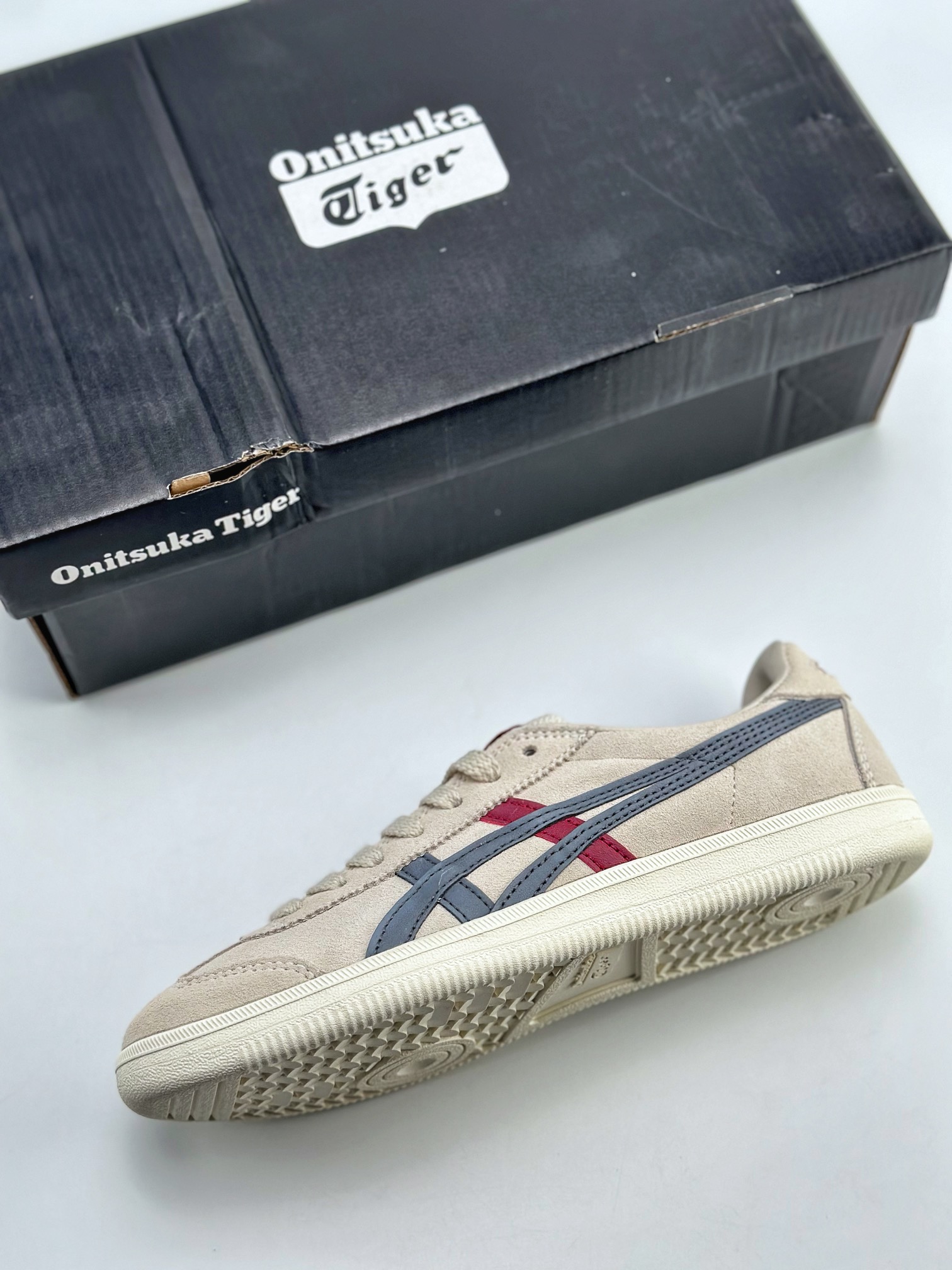 150 亚瑟士 Onitsuka Tiger Tokuten 复古低帮休闲跑鞋 1183A907-100