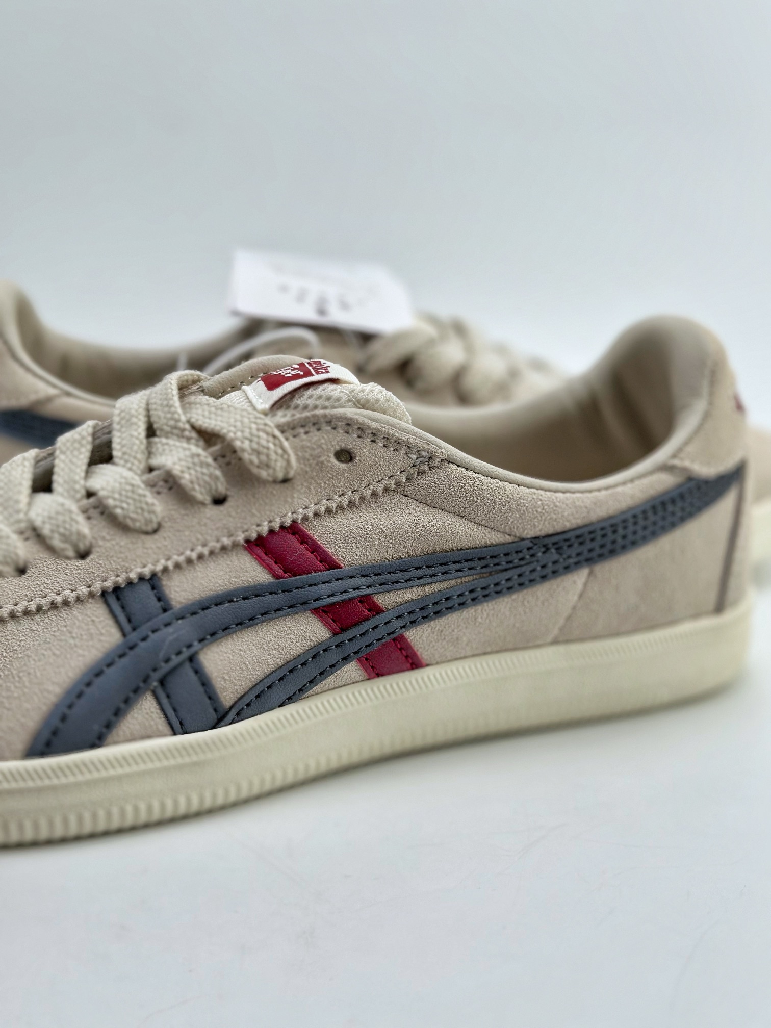 150 亚瑟士 Onitsuka Tiger Tokuten 复古低帮休闲跑鞋 1183A907-100