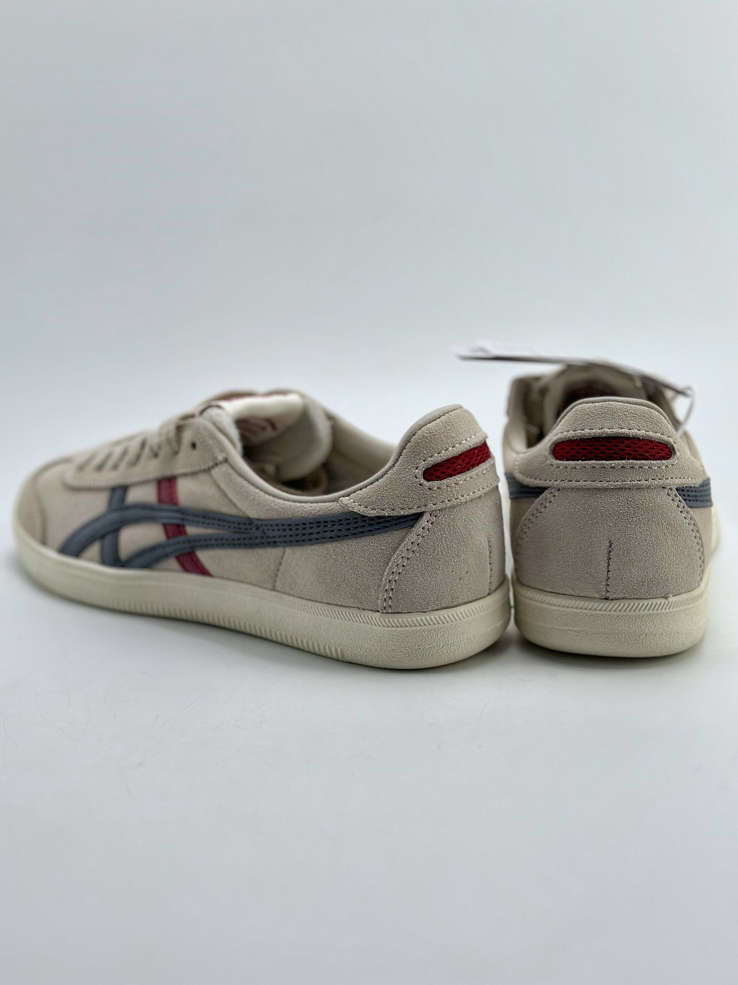 150 亚瑟士 Onitsuka Tiger Tokuten 复古低帮休闲跑鞋 1183A907-100