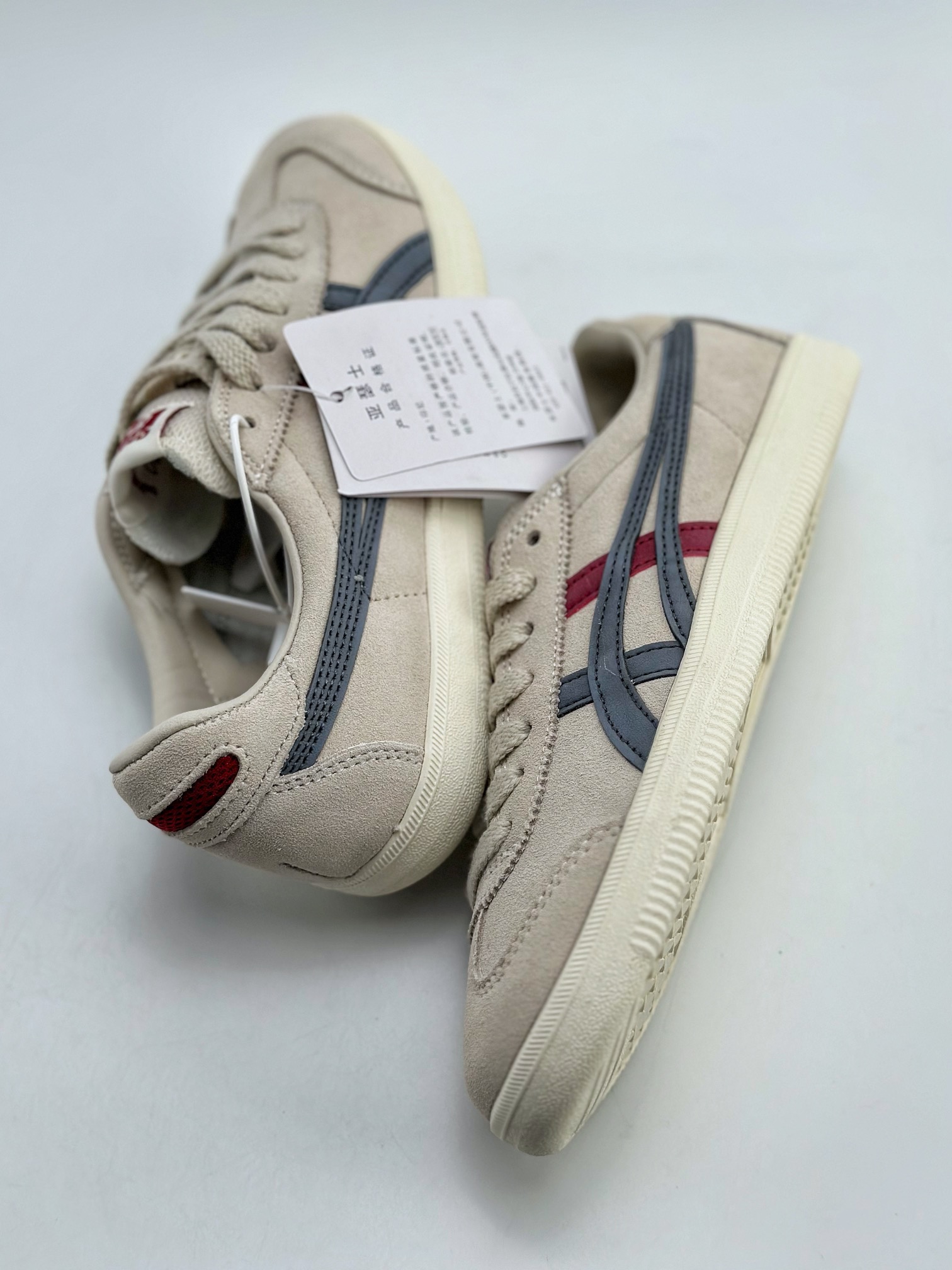 150 亚瑟士 Onitsuka Tiger Tokuten 复古低帮休闲跑鞋 1183A907-100