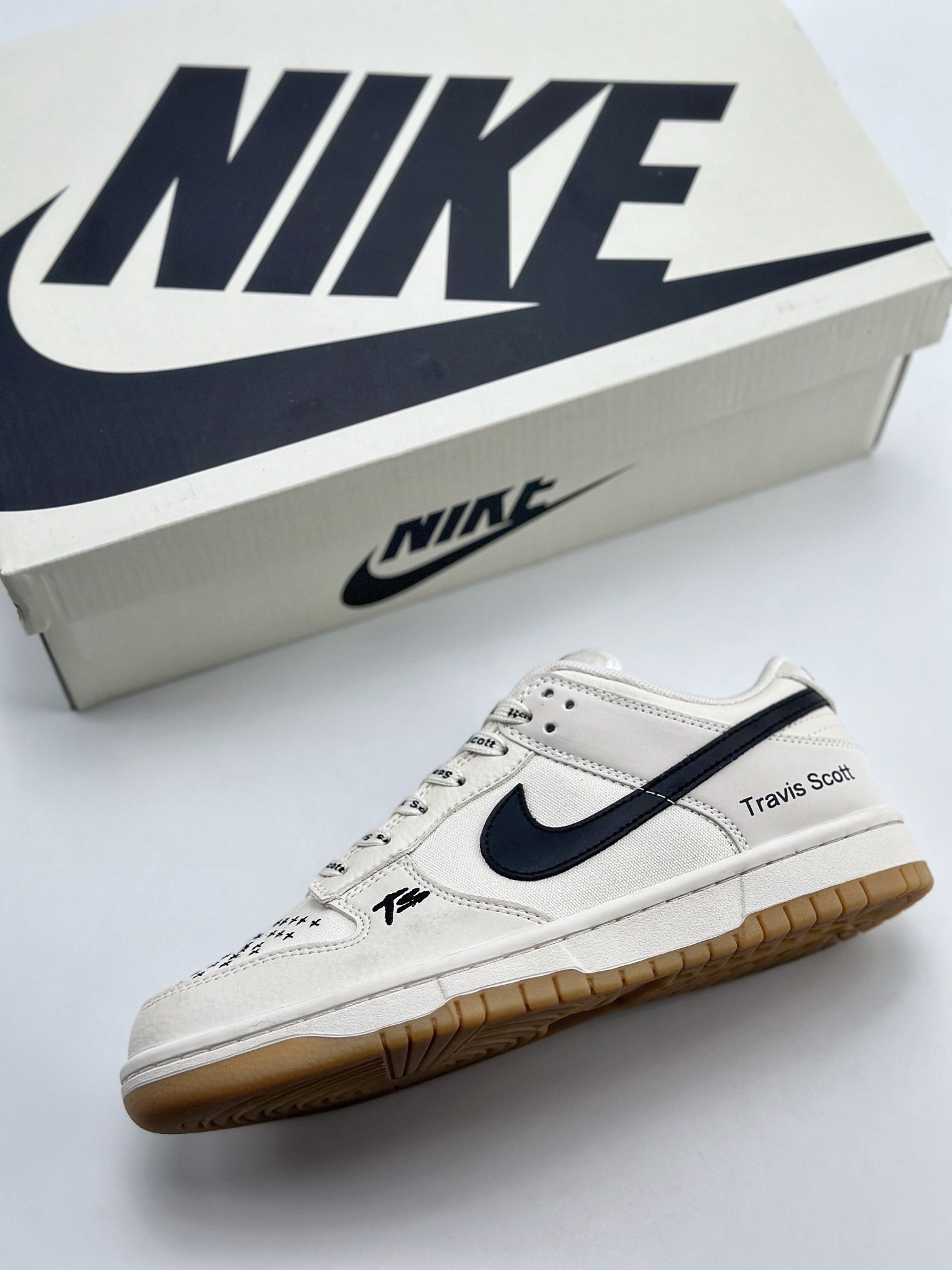 260 Nike SB Dunk Low x Travis Scott 联名米白黑 DD1391-123