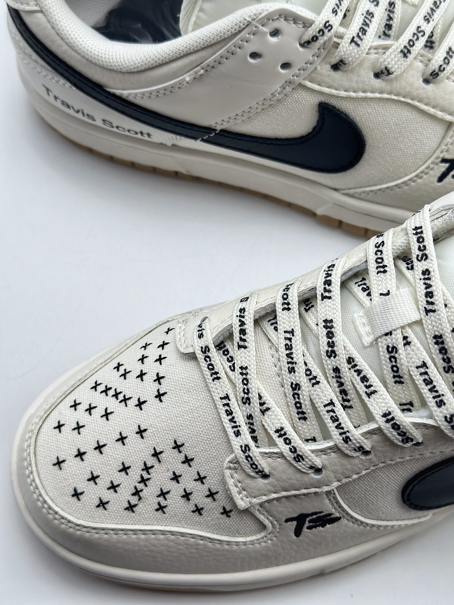 260 Nike SB Dunk Low x Travis Scott 联名米白黑 DD1391-123