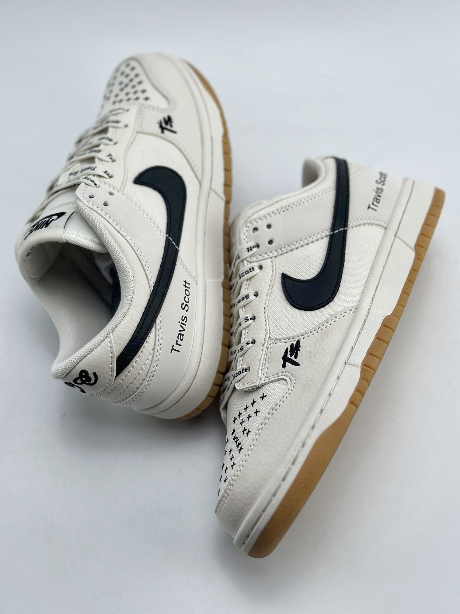 260 Nike SB Dunk Low x Travis Scott 联名米白黑 DD1391-123