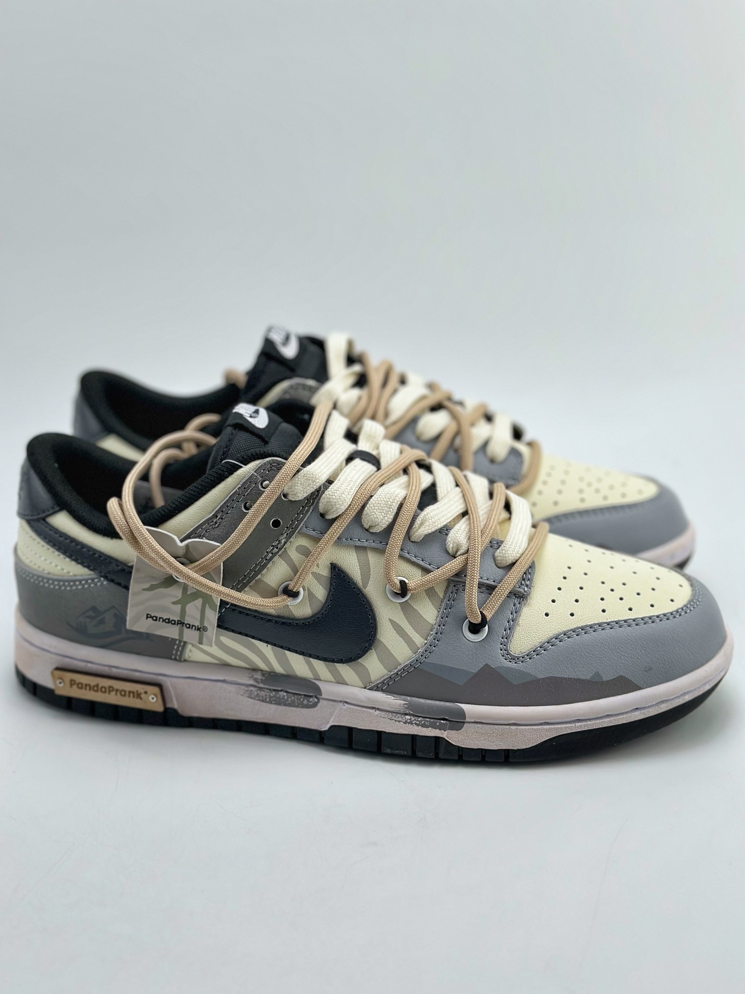 300 Nike SB Dunk Low 熊猫恶作剧 丛林穿越 翻山悦已 FD1232-001LFZ 尺码：36 36.5 37.5 38 38.5 39 40 40.5 41 42 42.5 43 44 44.5 45 46 47.5