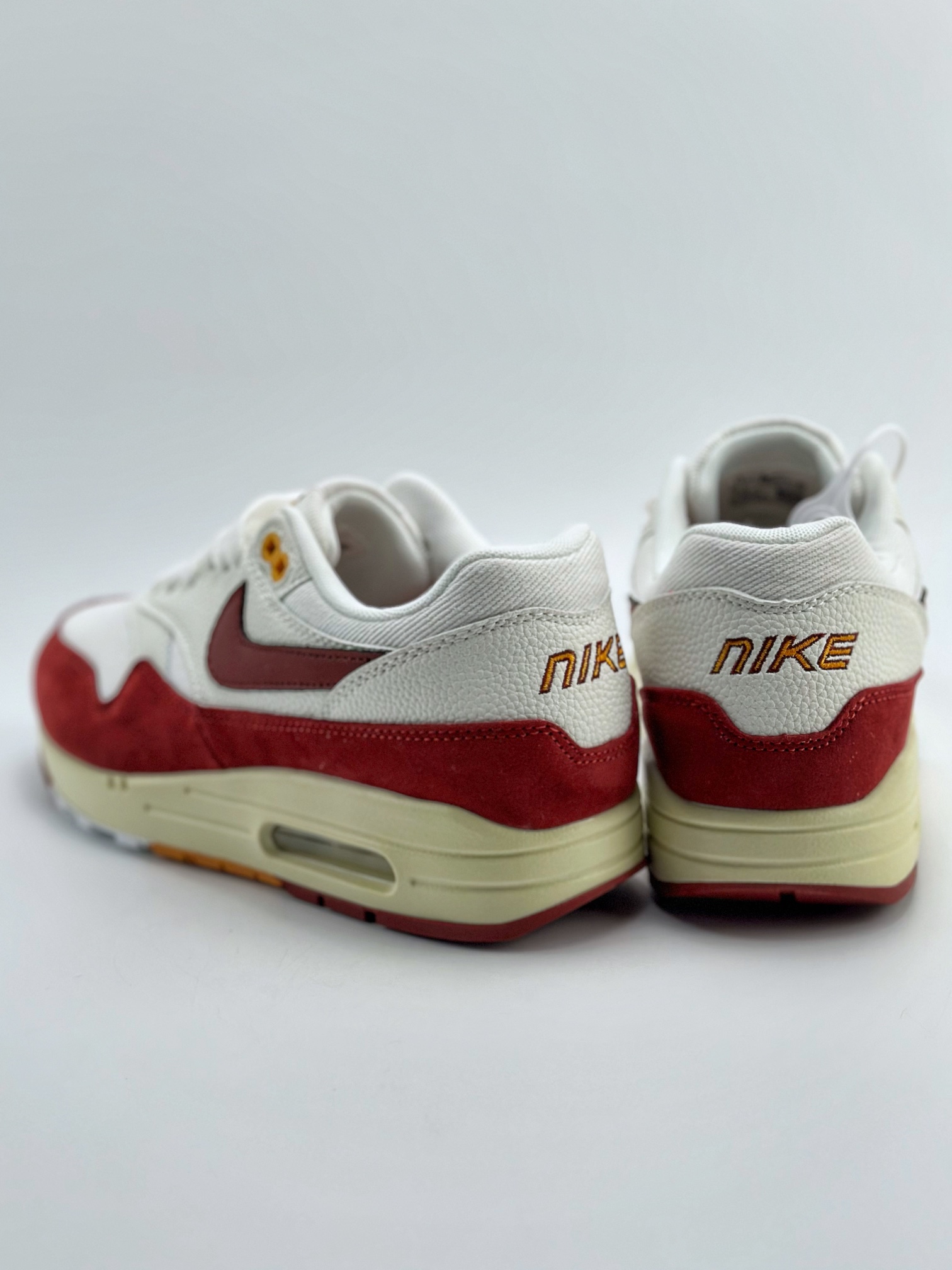 240 Nike Air Max 1 LX 白红 复古休闲跑步鞋 FD2370-100