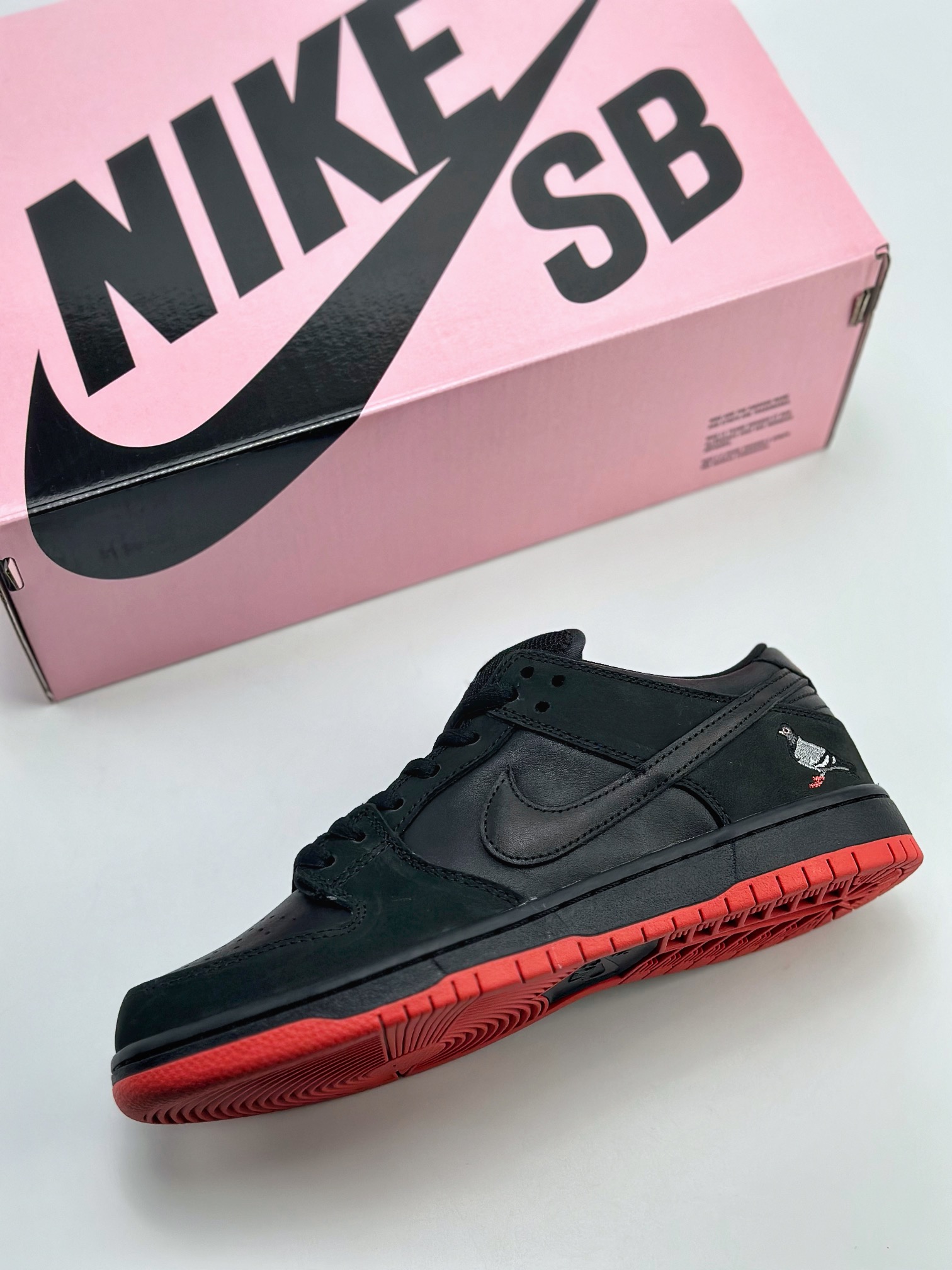 380 Nike SB Dunk Low x Jeff Staple “Black Pigeon” 黑红鸽子 883232-008