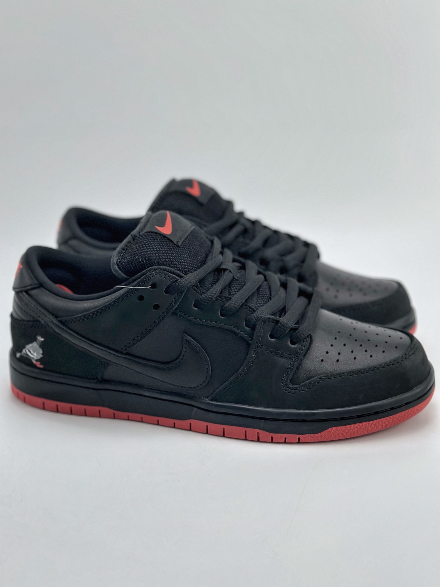 380 Nike SB Dunk Low x Jeff Staple “Black Pigeon” 黑红鸽子 883232-008