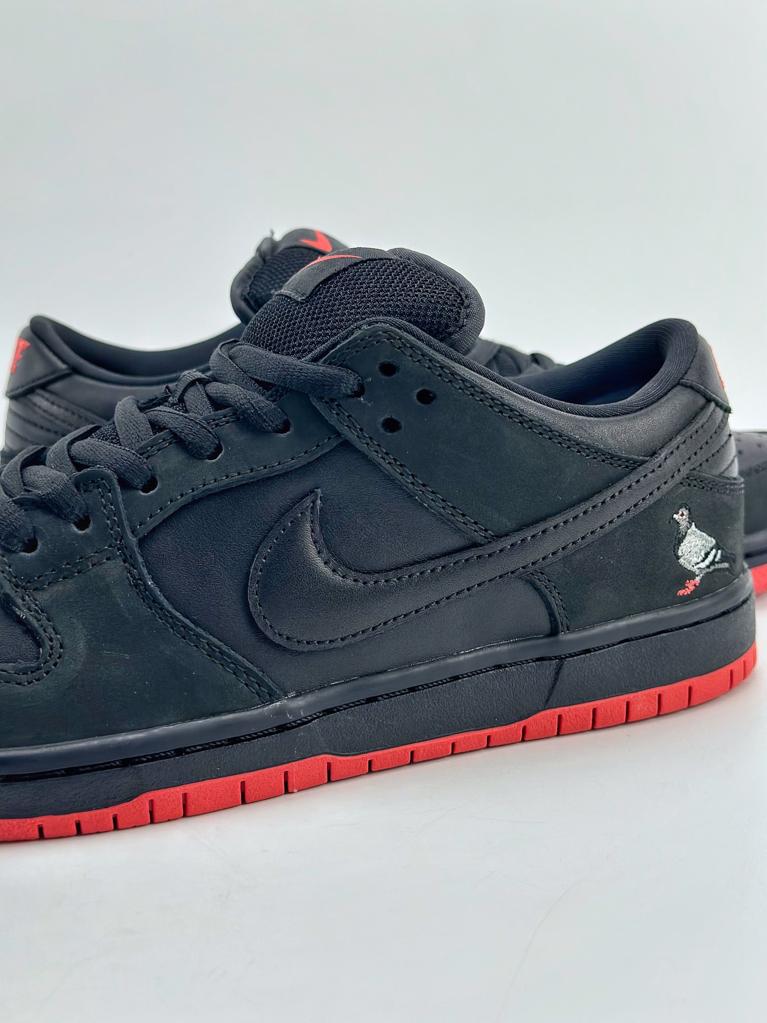 380 Nike SB Dunk Low x Jeff Staple “Black Pigeon” 黑红鸽子 883232-008