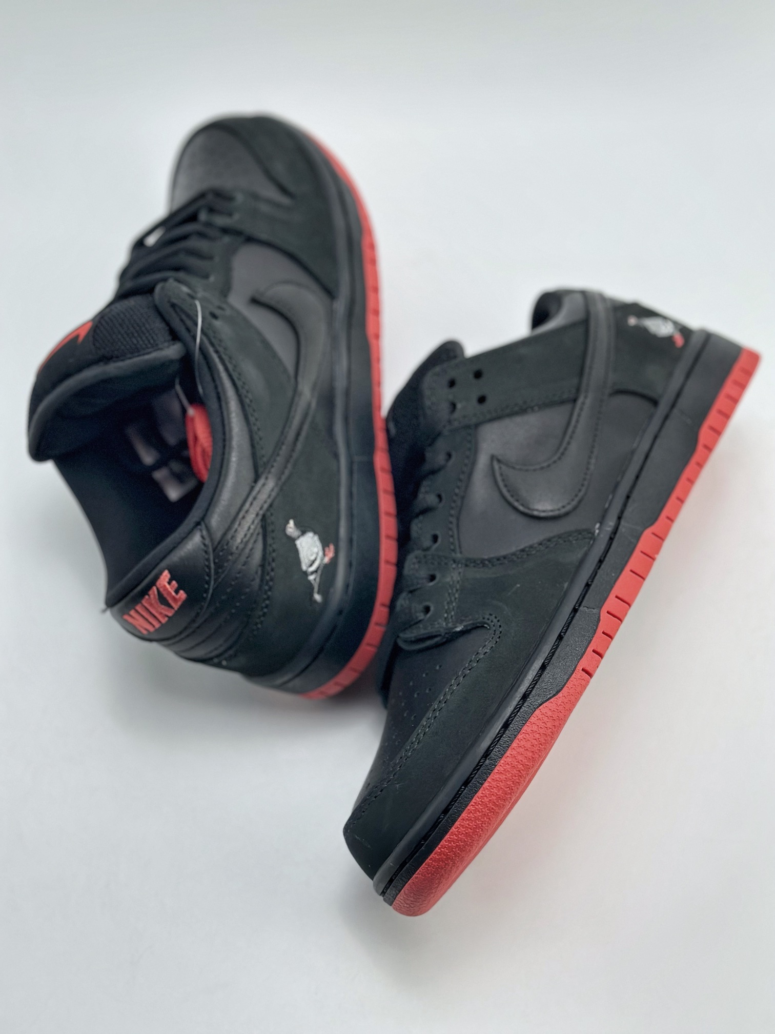 380 Nike SB Dunk Low x Jeff Staple “Black Pigeon” 黑红鸽子 883232-008