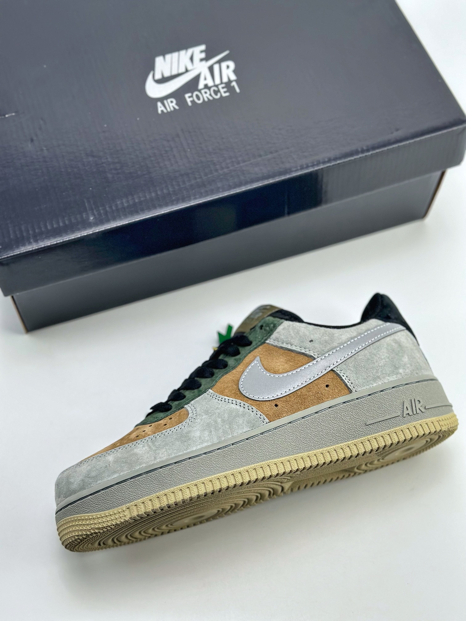 240 Nike Air Force 1 Low 07 “Christmas”圣诞节 CQ5059-101