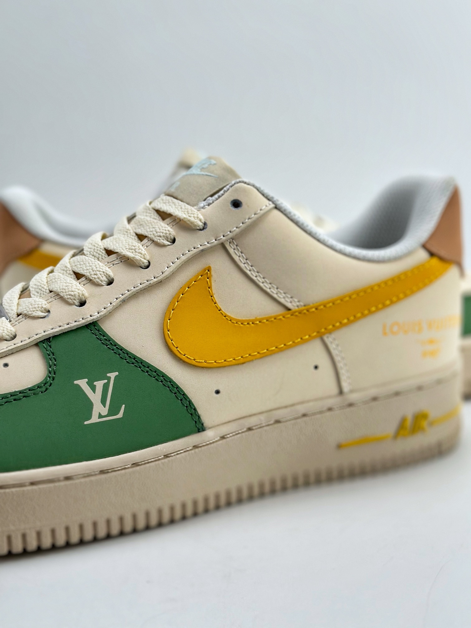 240 Nike Air Force 1 Low 07 x Louis Vuitton 联名米黄绿 BS9055-828