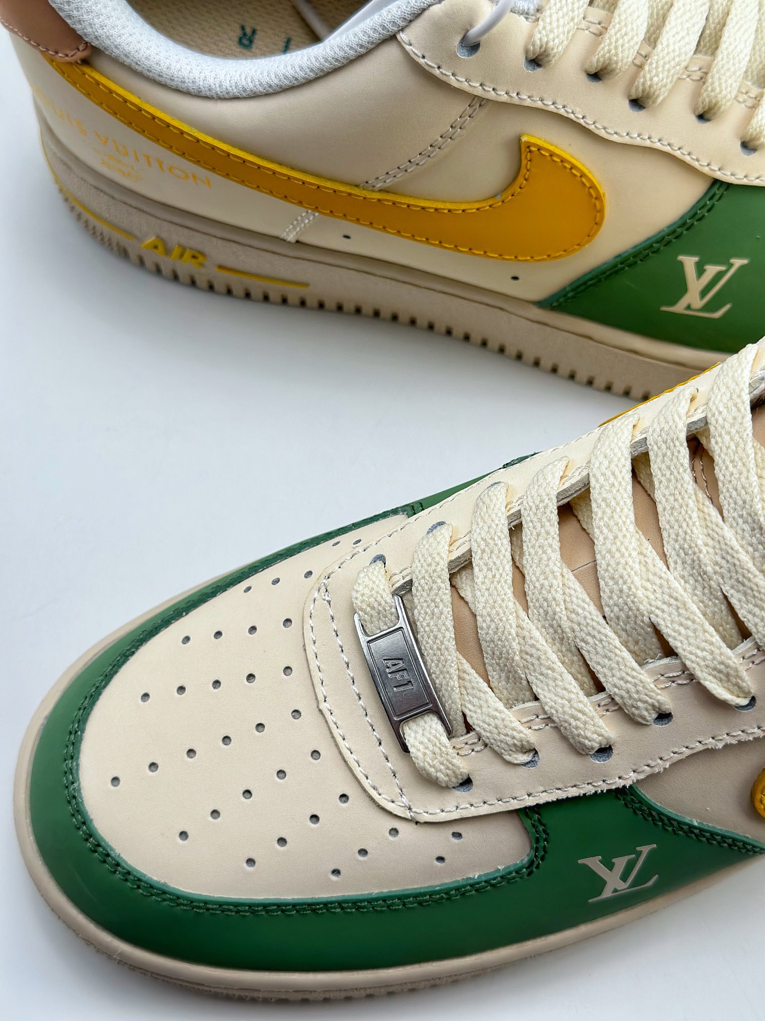 240 Nike Air Force 1 Low 07 x Louis Vuitton 联名米黄绿 BS9055-828