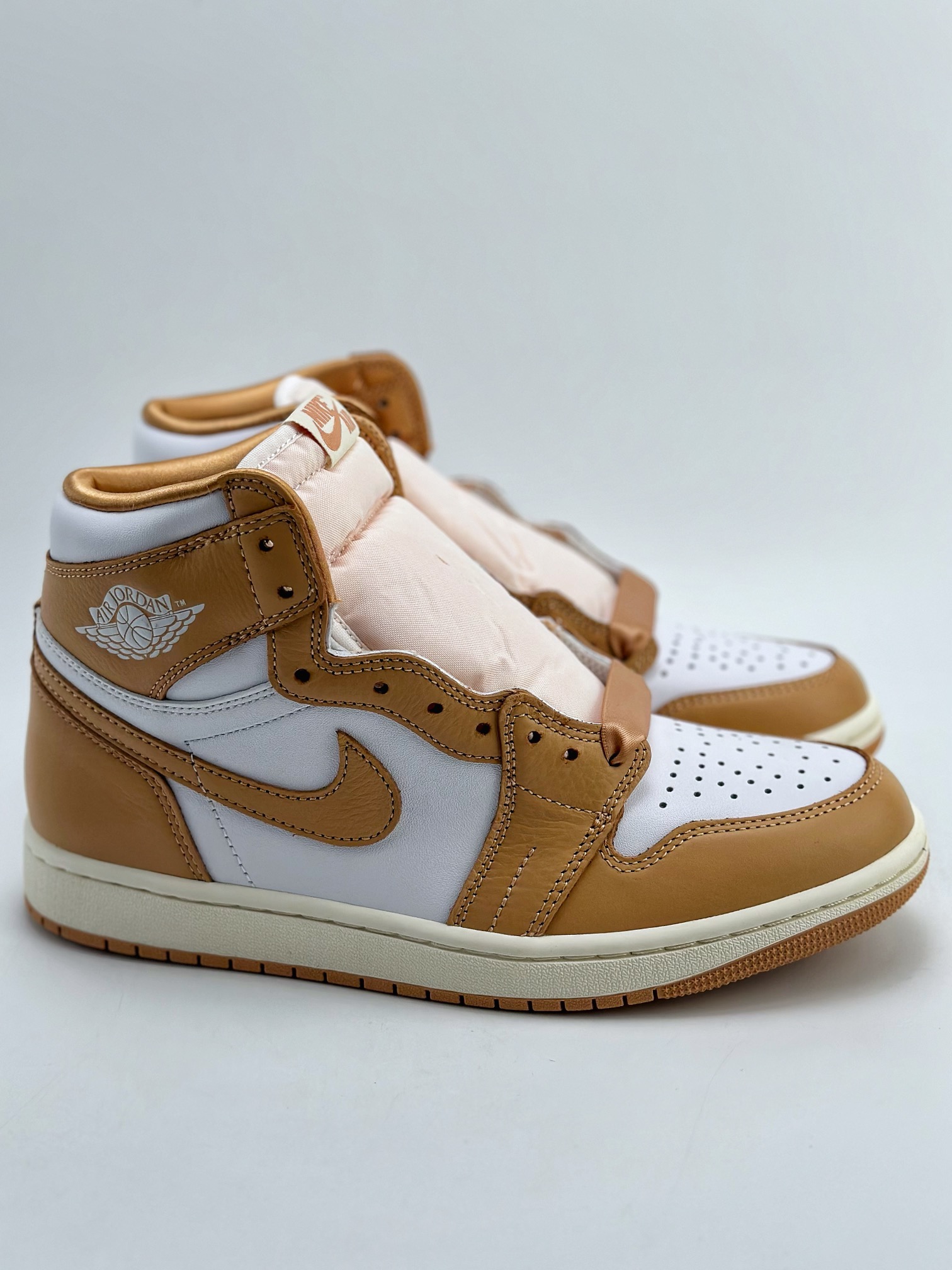 320 莞产原底面 市售纯原版本 Air Jordan 1 High OG OG WMNS ”Praline”卡其色 FN6622-201