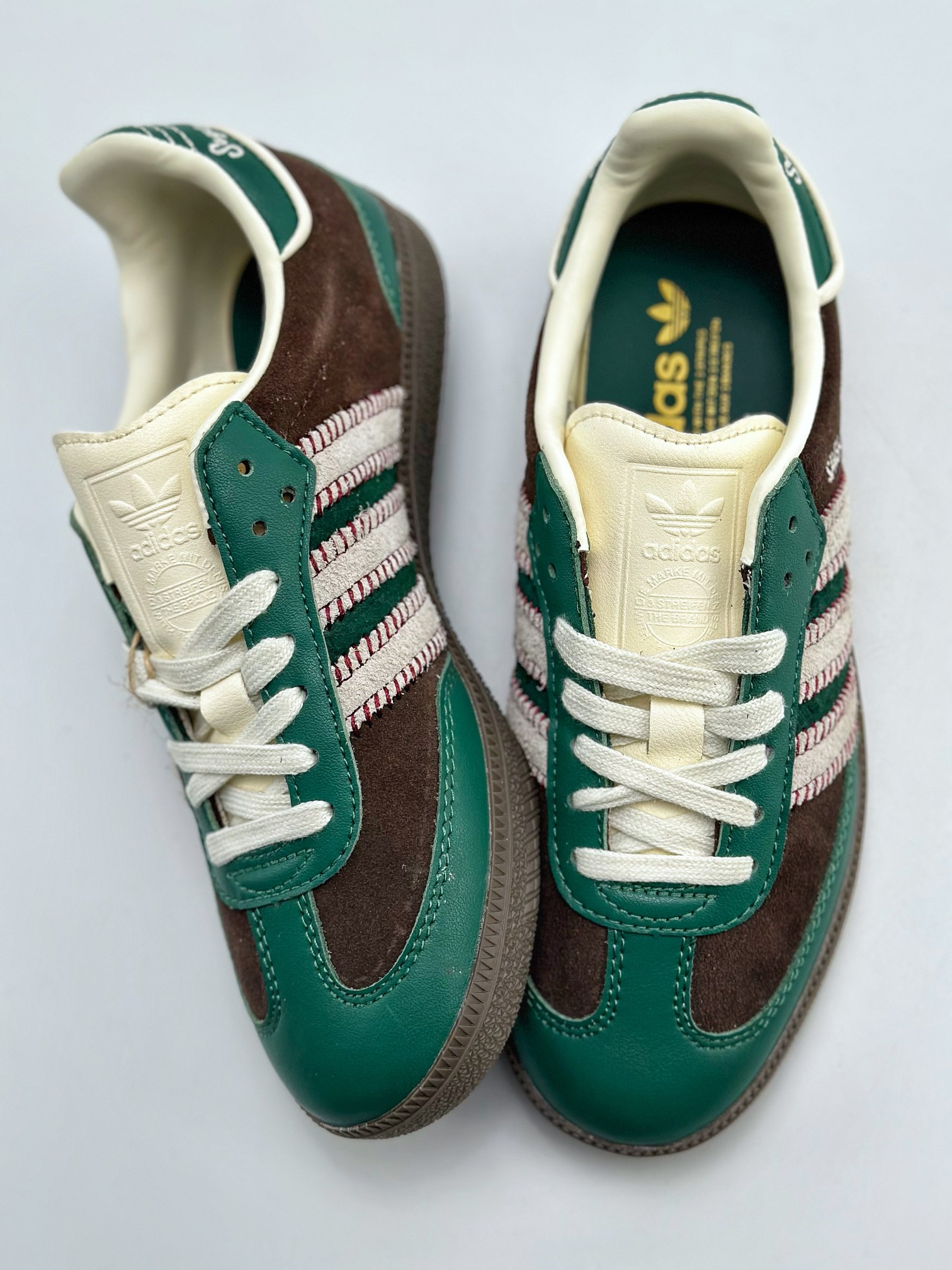 220 adidas originals Samba x notitle OG 此款以简约大方的造型设计 ID6022