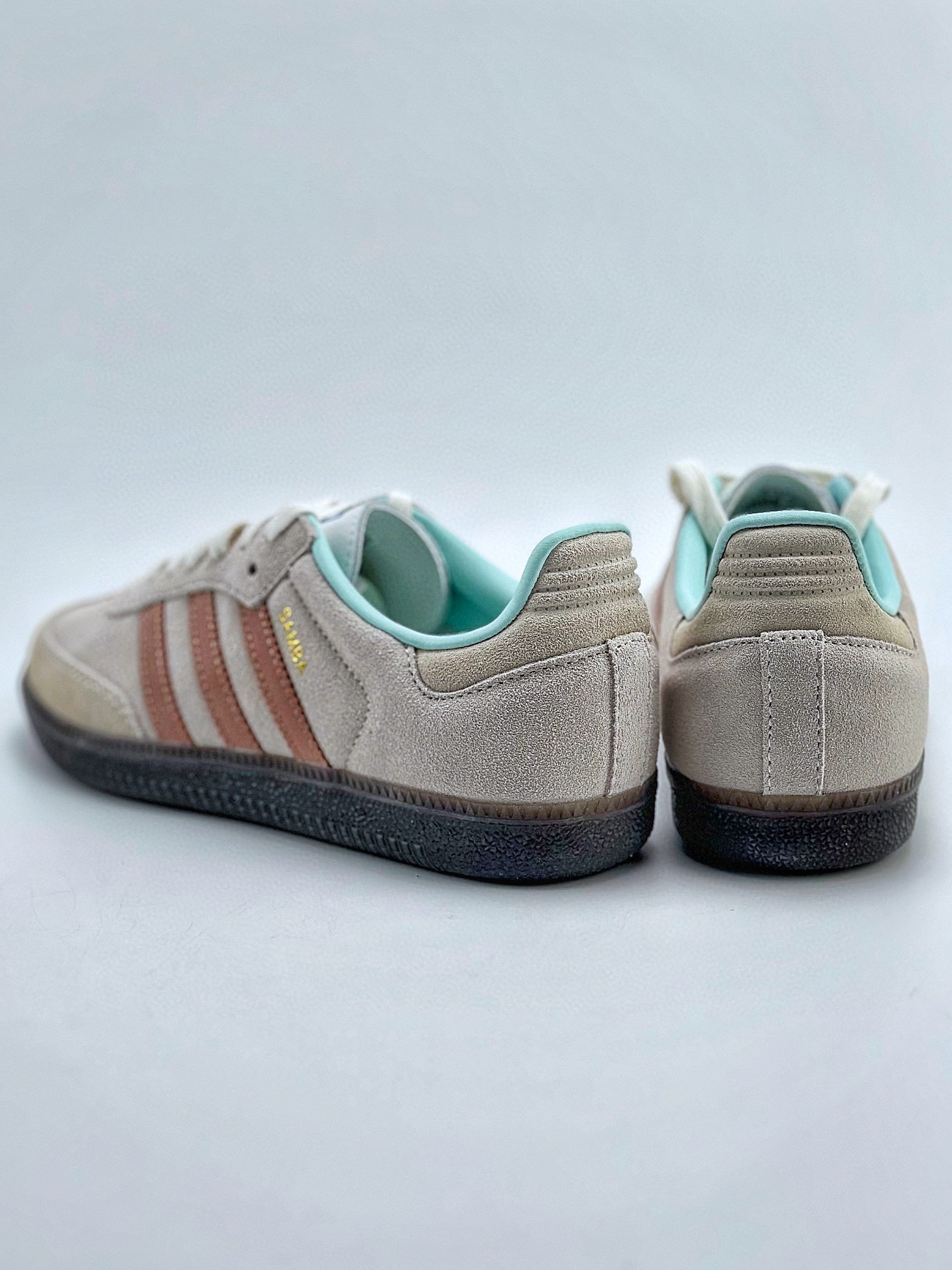 150 adidas originals Samba OG 此款以简约大方的造型设计 ID2047