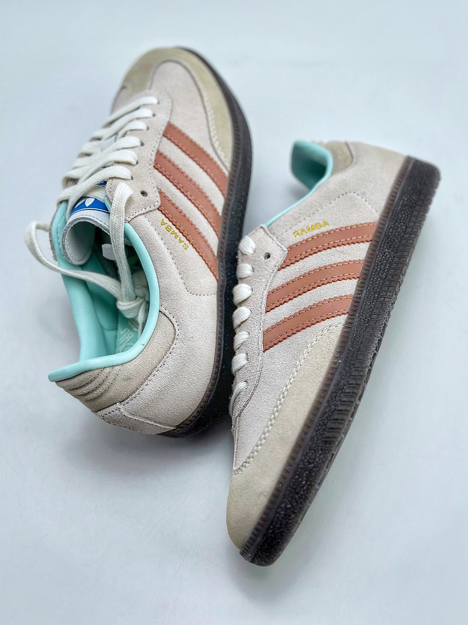 150 adidas originals Samba OG 此款以简约大方的造型设计 ID2047